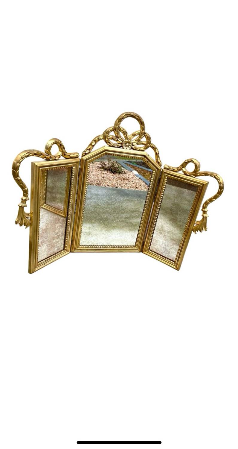 Miroir triptyque en bois doré et sculpté