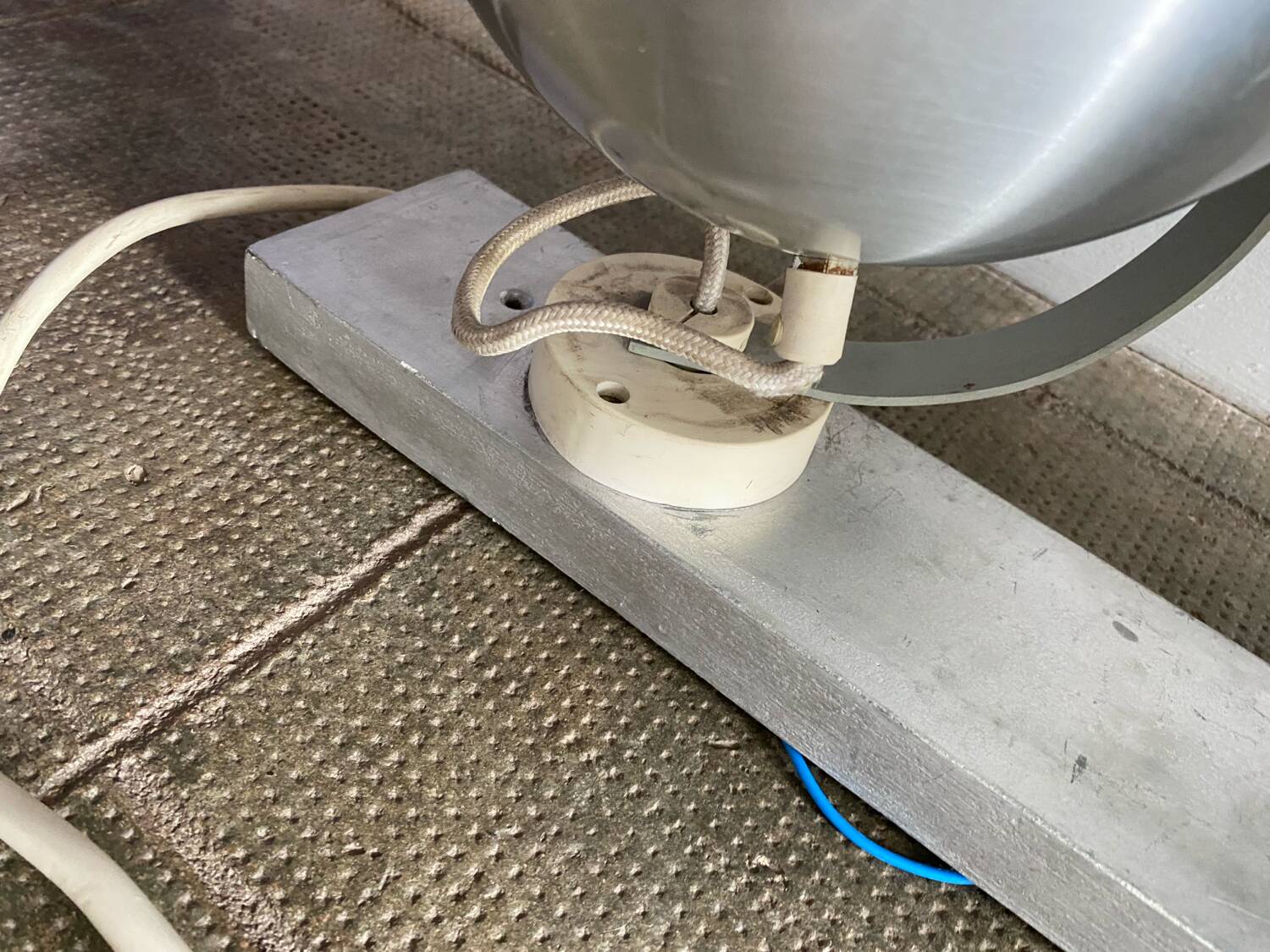 Brushed aluminum eyeball spotlight strip