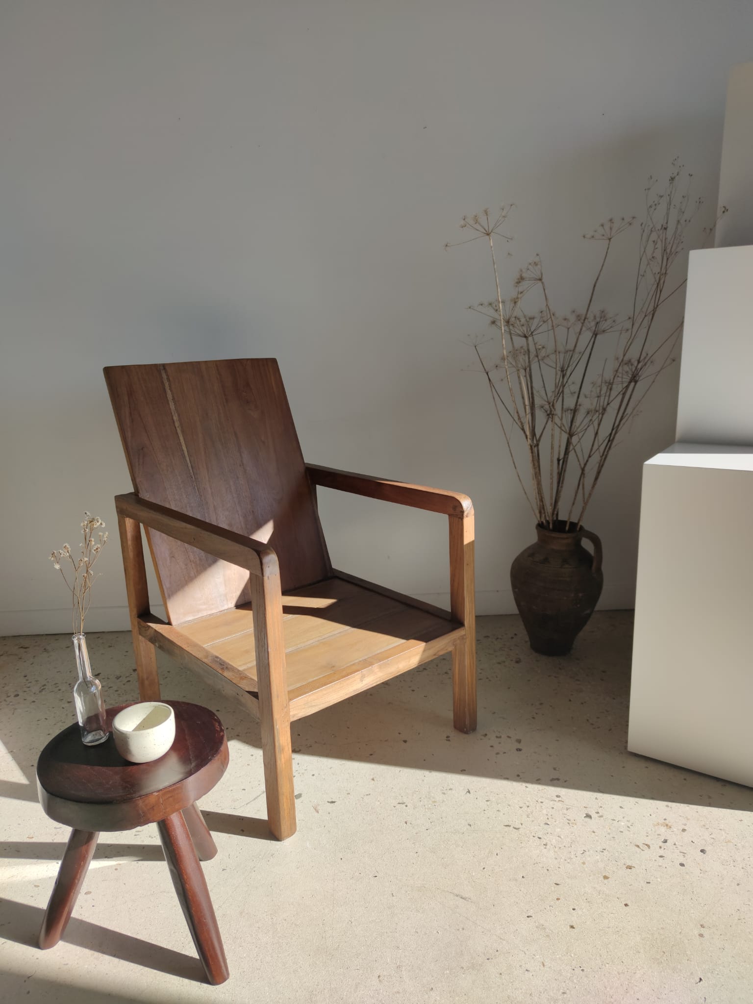 Armchair in natural wood (teak) minimalist design