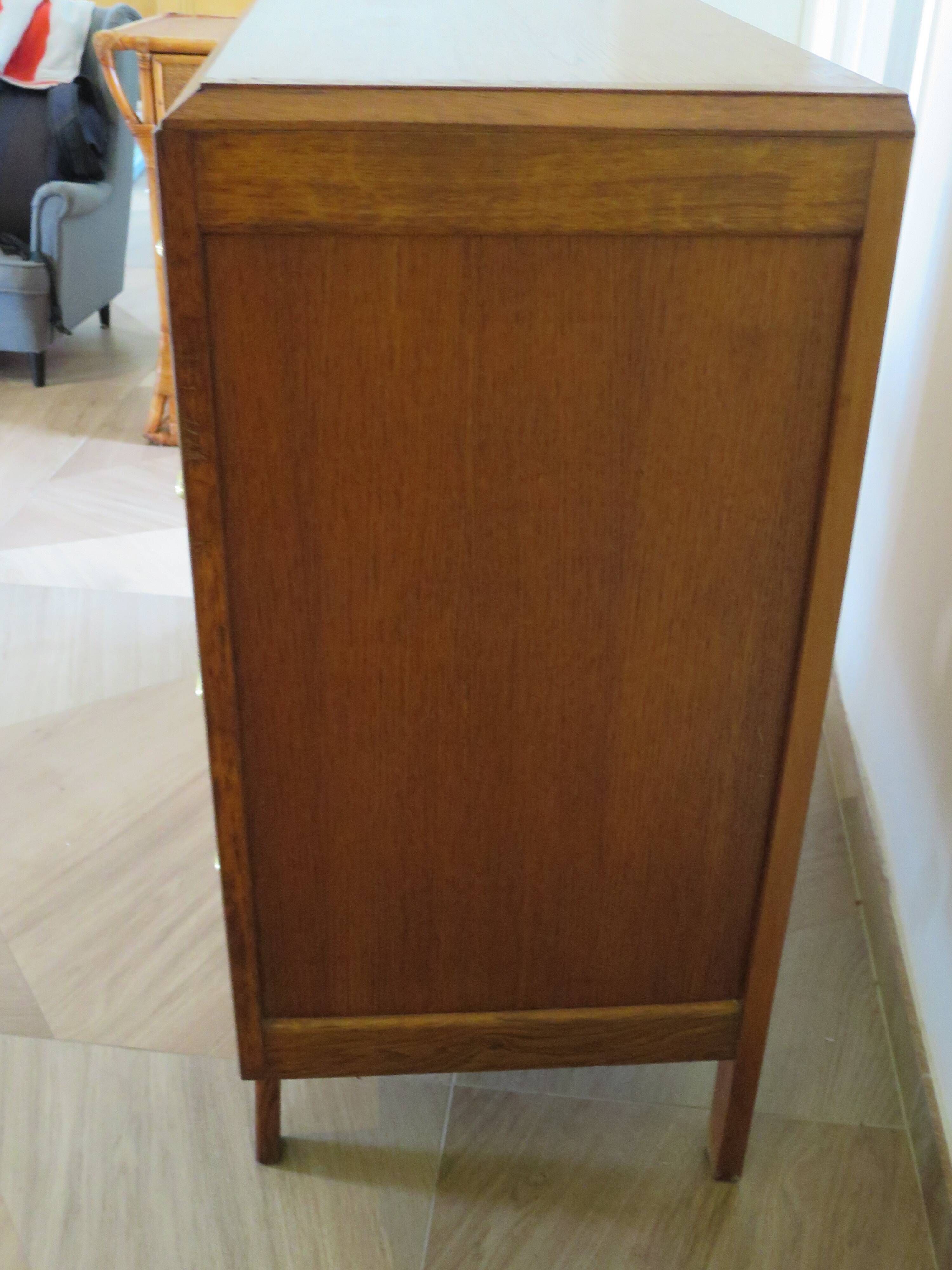 Pretty vintage chest of drawers - 4 drawers - 1960s - refined Scandinavian style - medium oak color