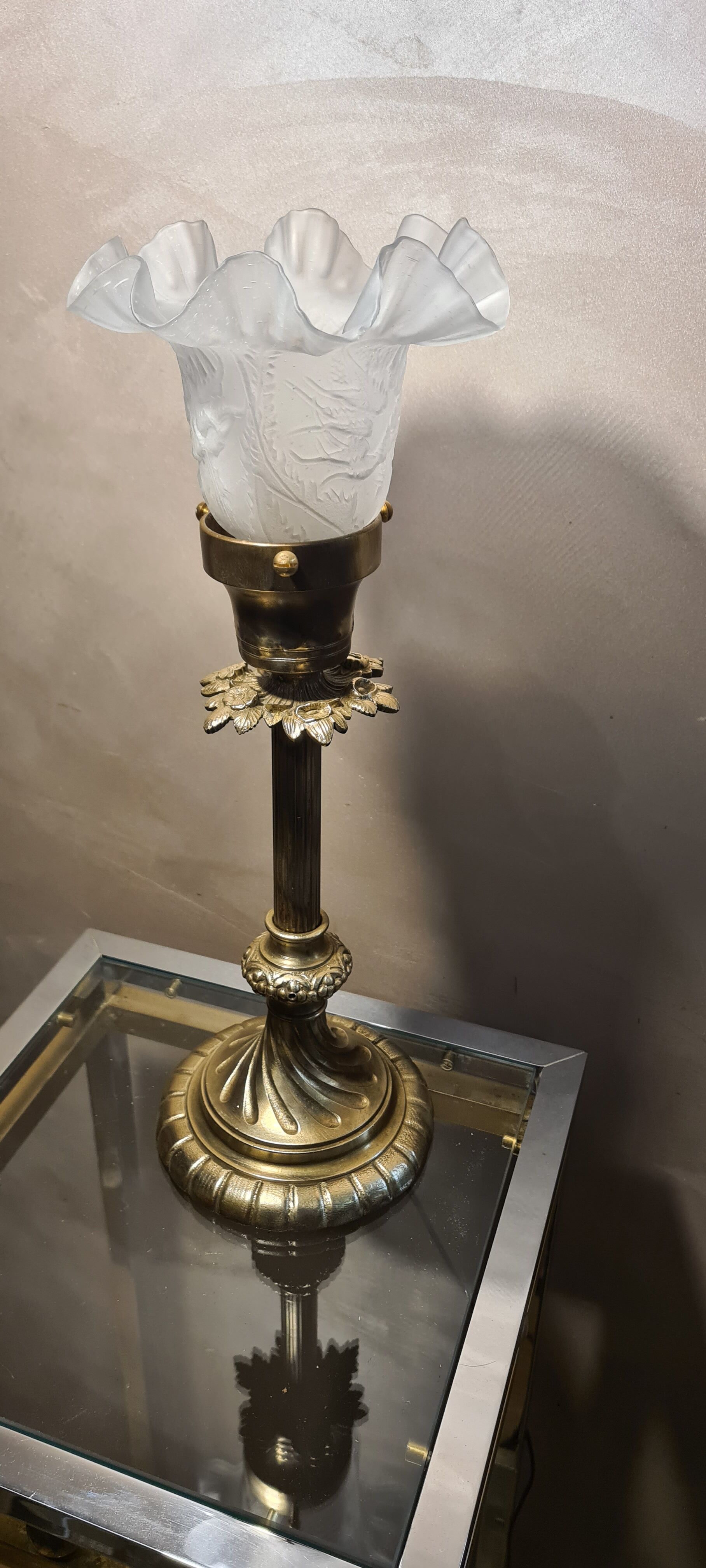 Lamp gilded bronze art nouveau, tulip blown glass with pattern