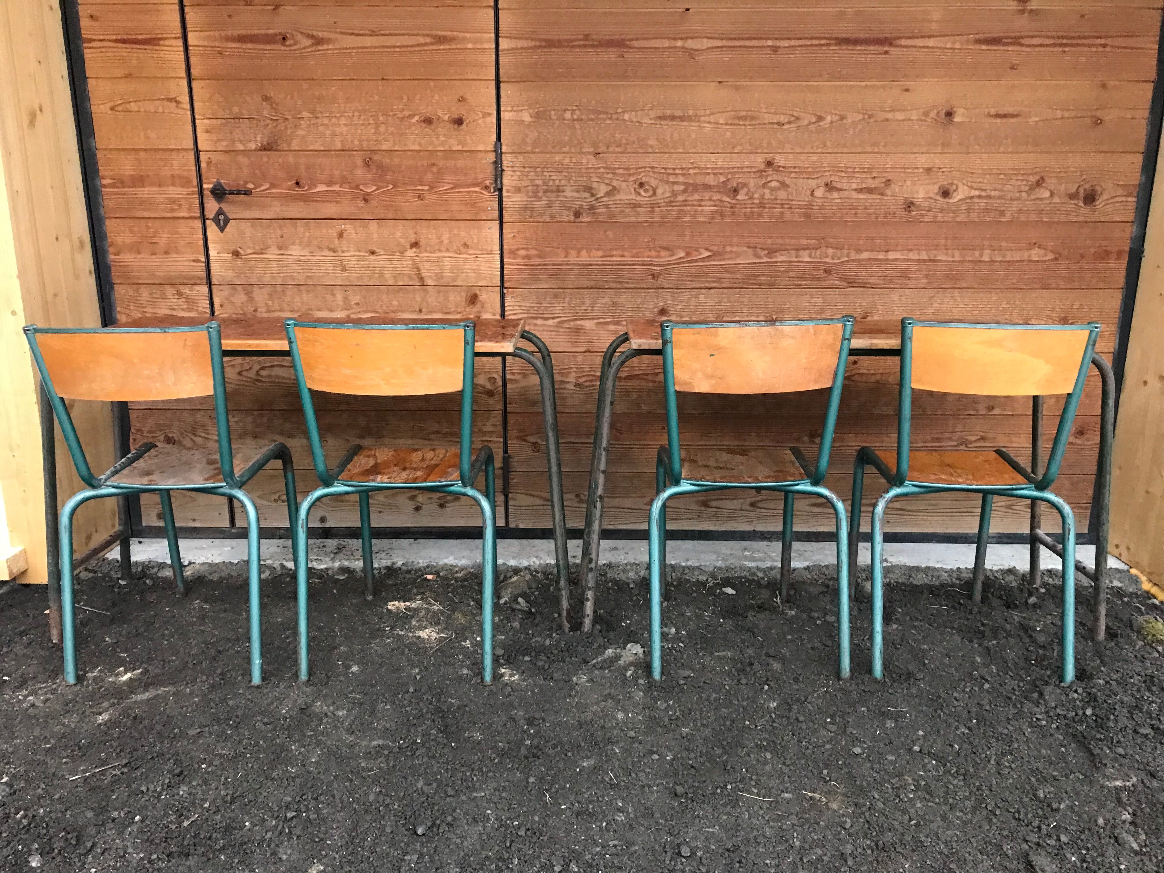 School desk with its 2 chairs