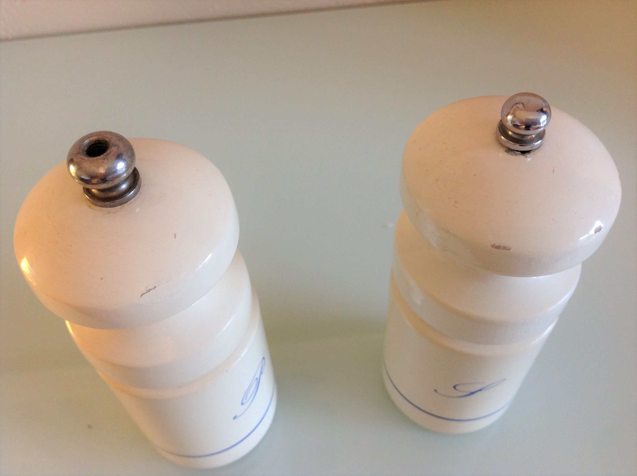 White wood pepper and salt mills by Borel France / vintage 70s