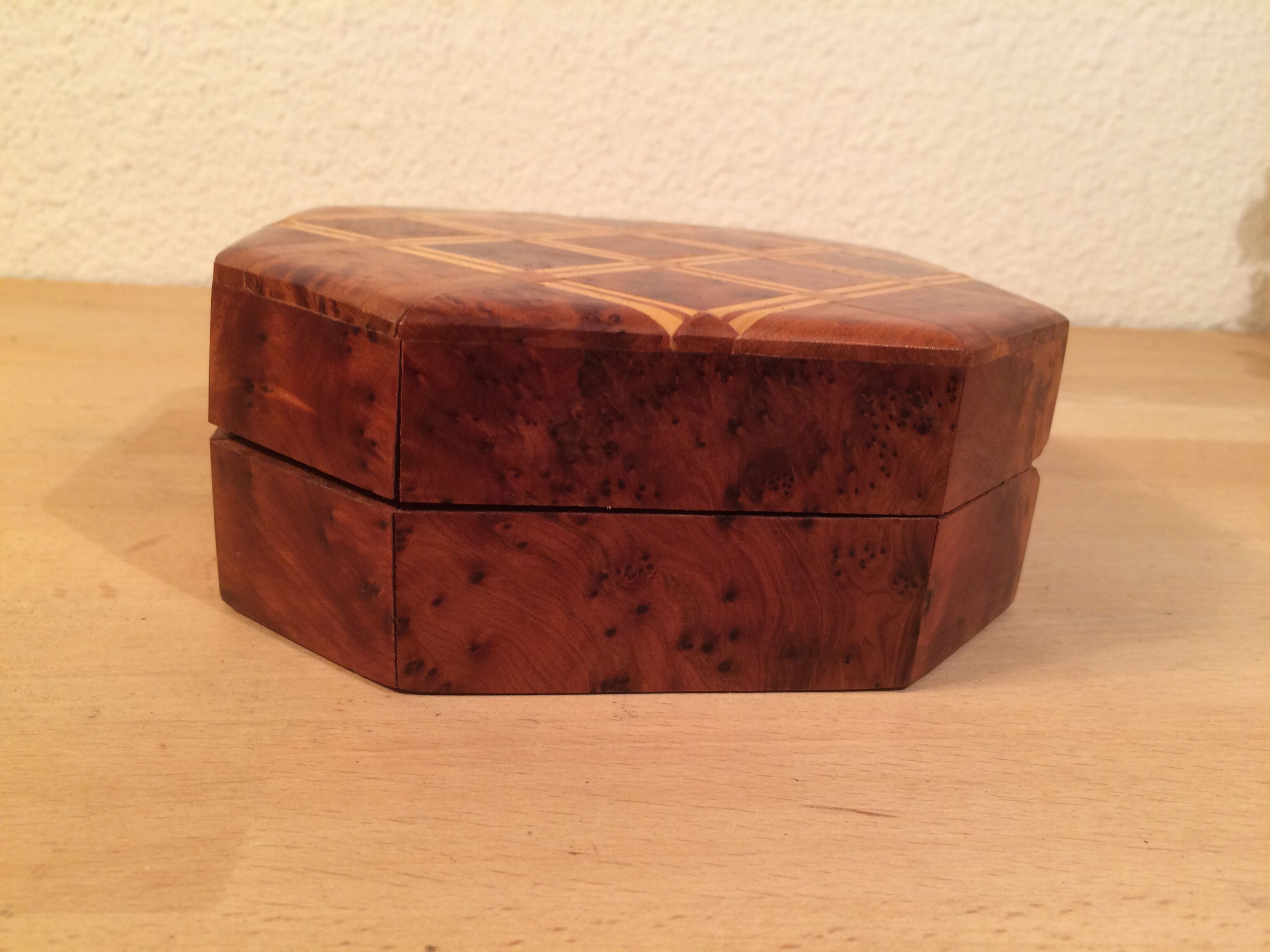 Boîte à bijoux en bois et marqueterie