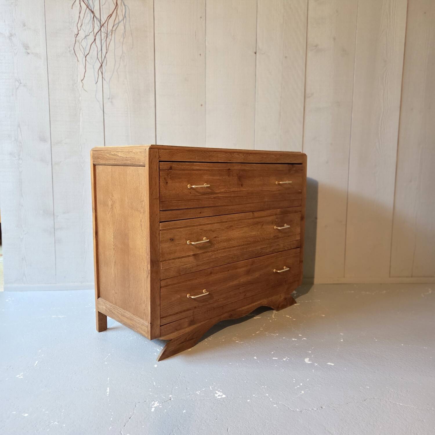 Oak chest of drawers