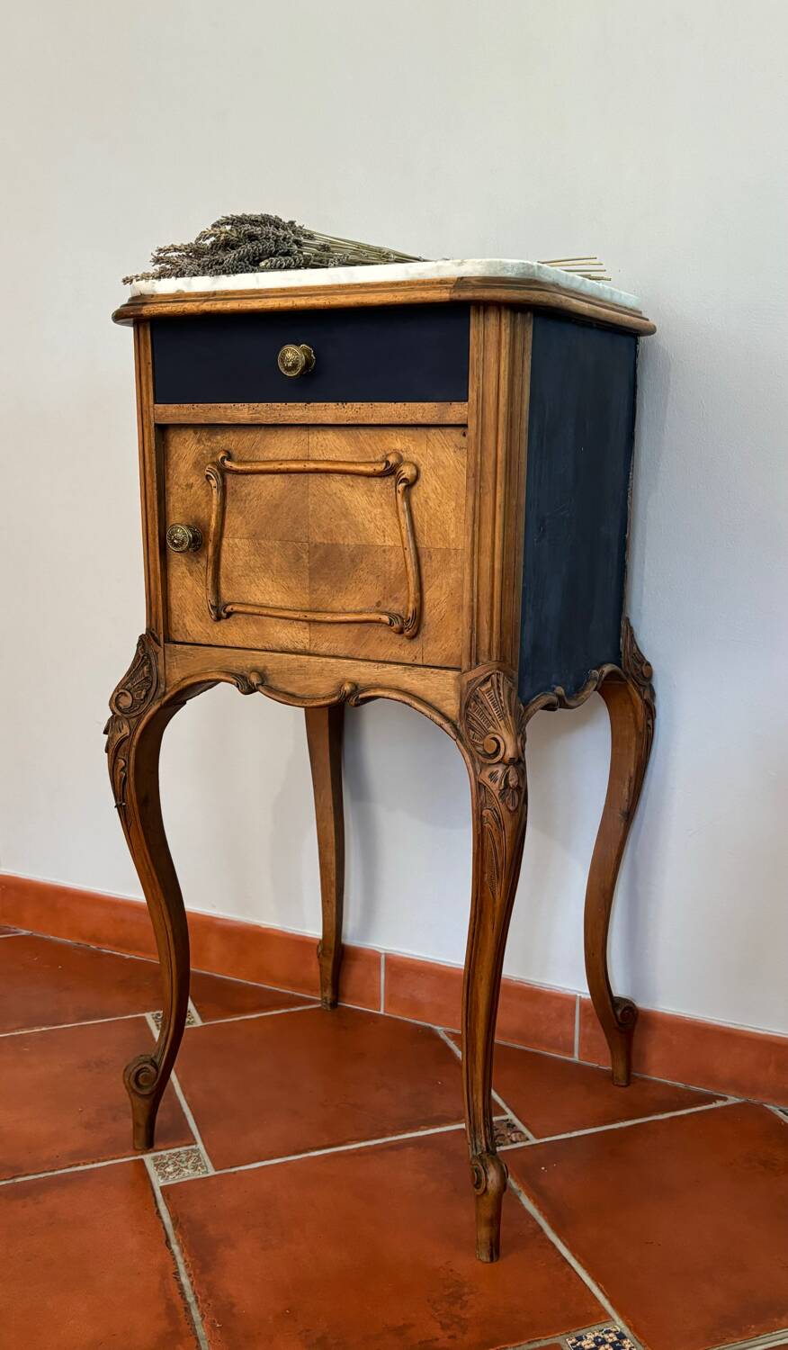 Table de chevet ancienne en bois et plateau en marbre, France fin XIXème