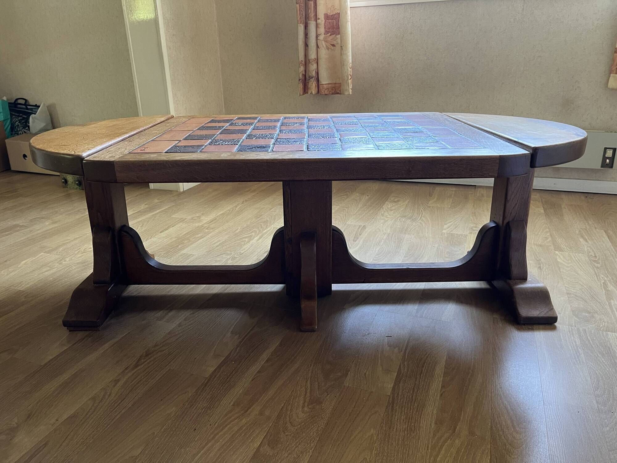 coffee table / chessboard