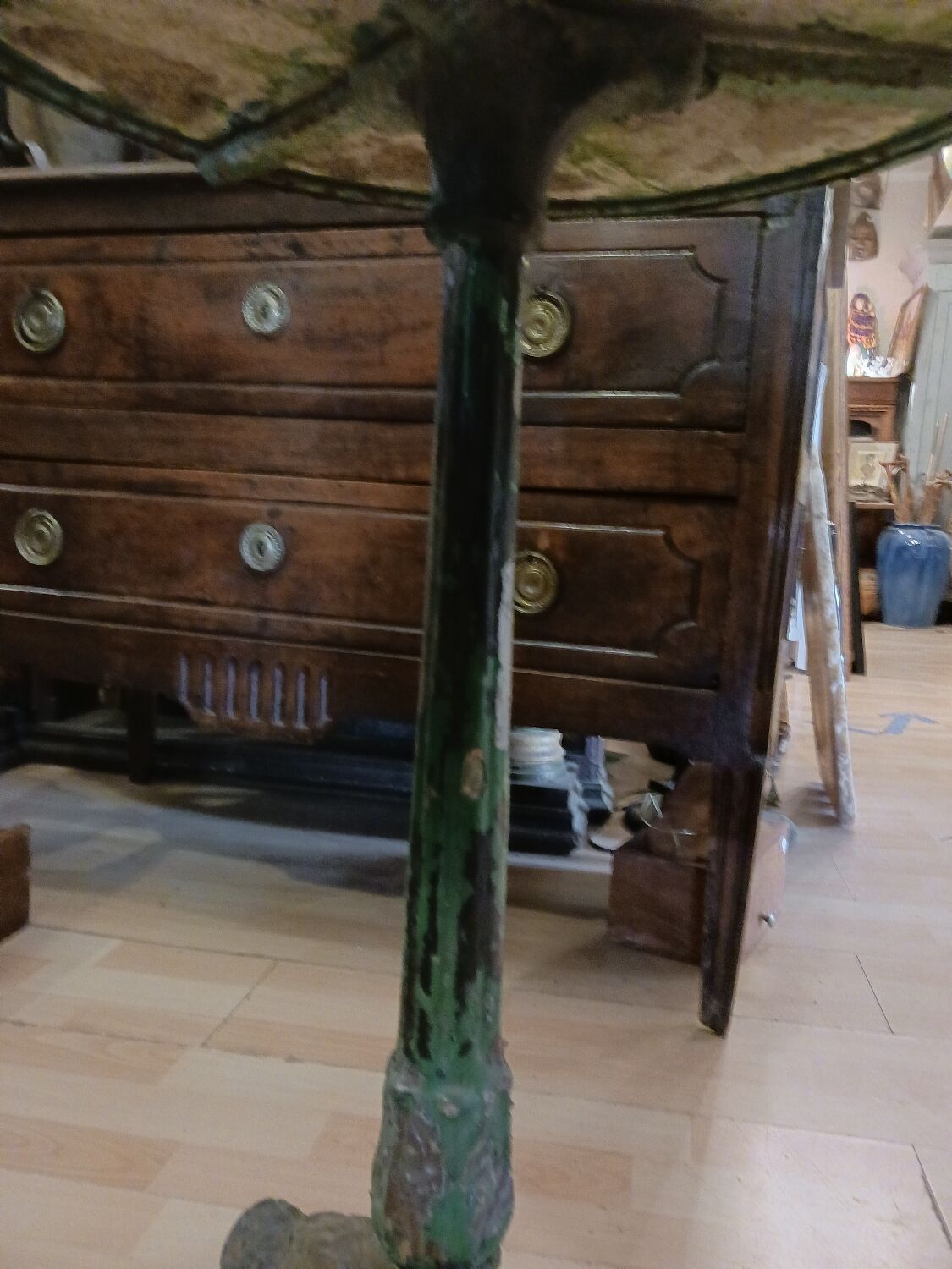 Gueridon bistro in its 19th century juice