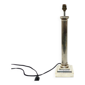 Lampe néoclassique colonne en métal argenté 1960