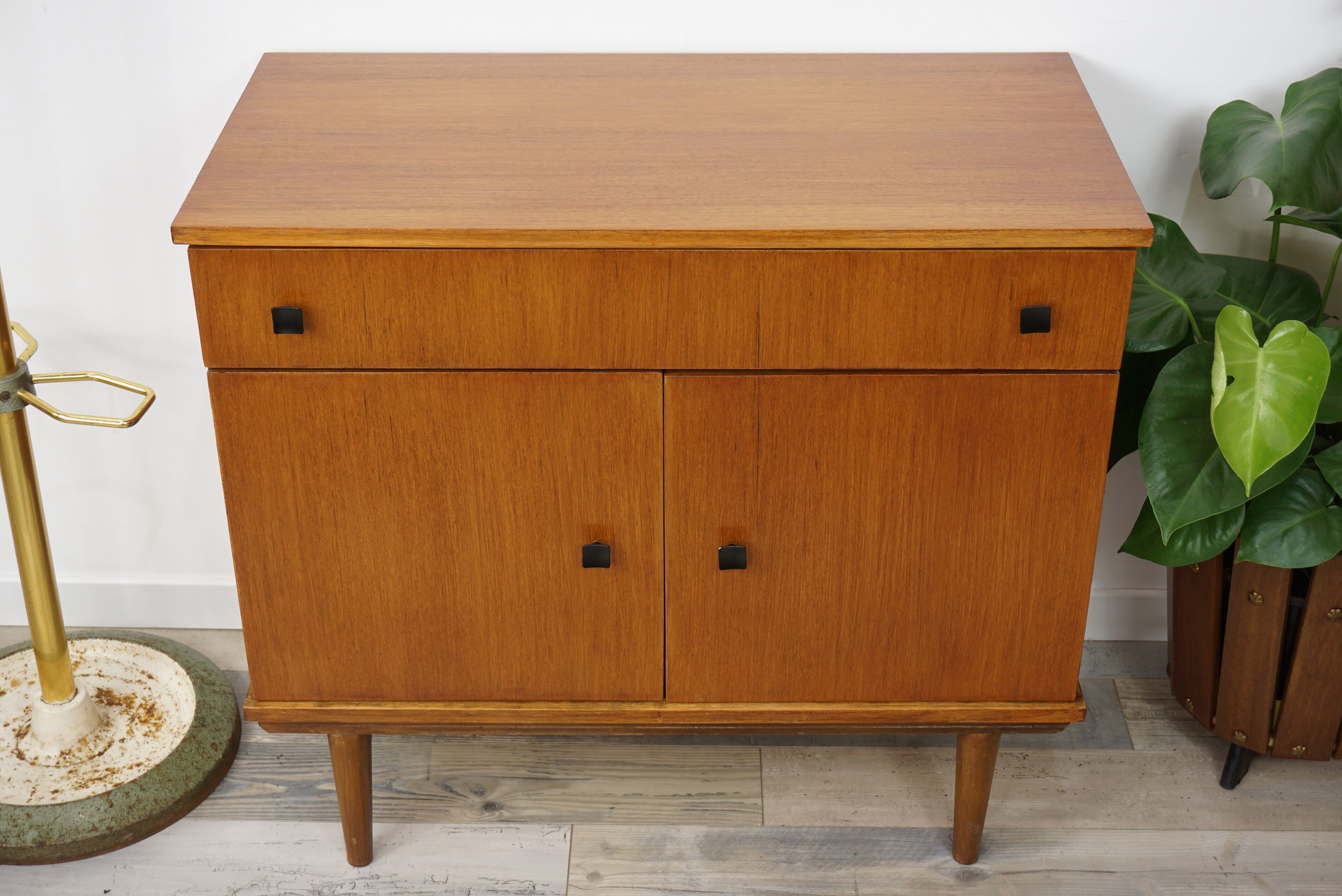 Cabinet teak design 50 60 years