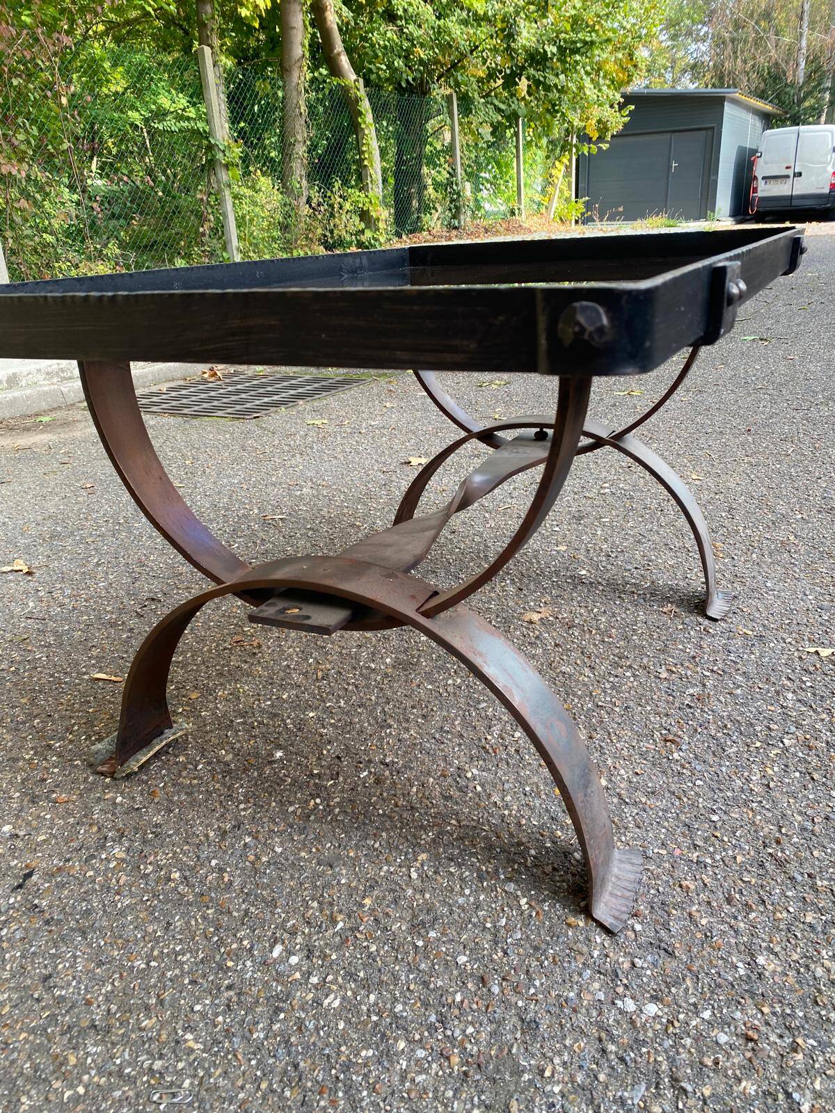Table basse vintage en fer forgé et verre