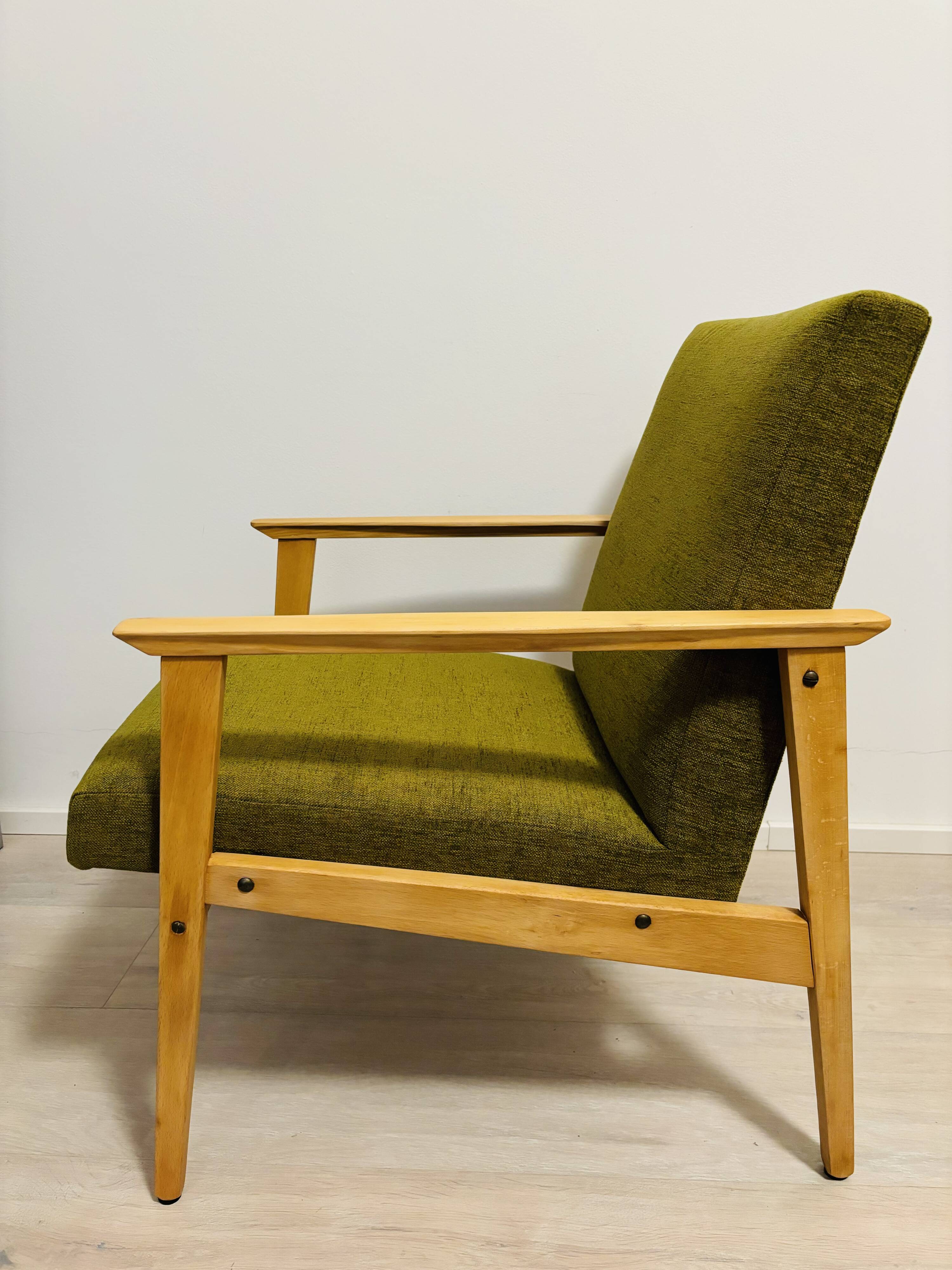 Fauteuil de salon du milieu du siècle de Tchécoslovaquie des années 1970
