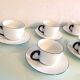 Suite de huit tasses en porcelaine blanche à liseré bleu / vintage années 70-80