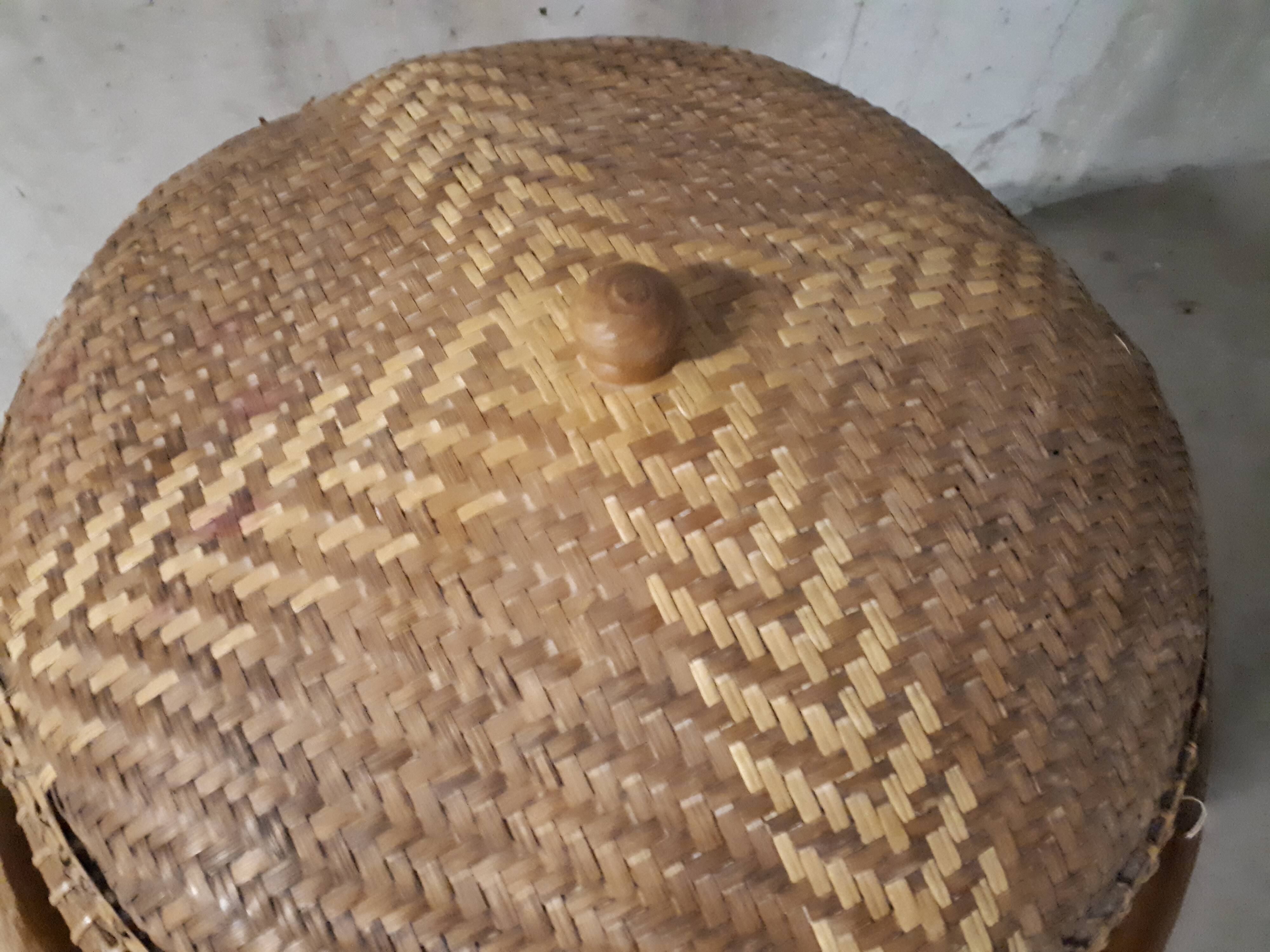 Panière en rotin des années 60