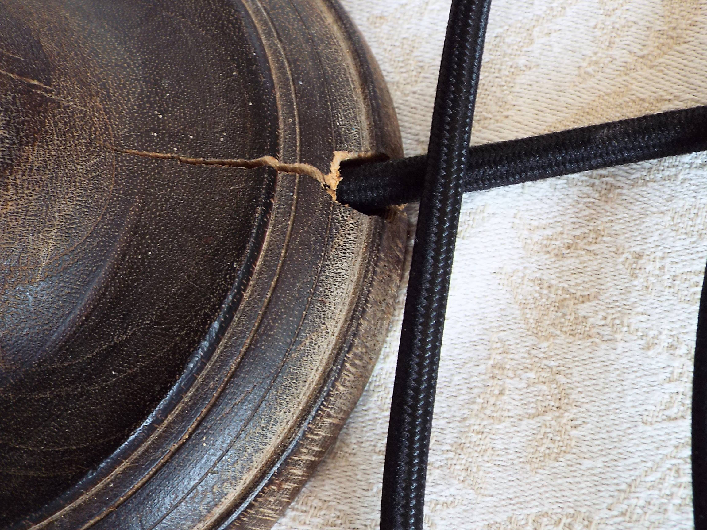 Wooden lamp stand H56