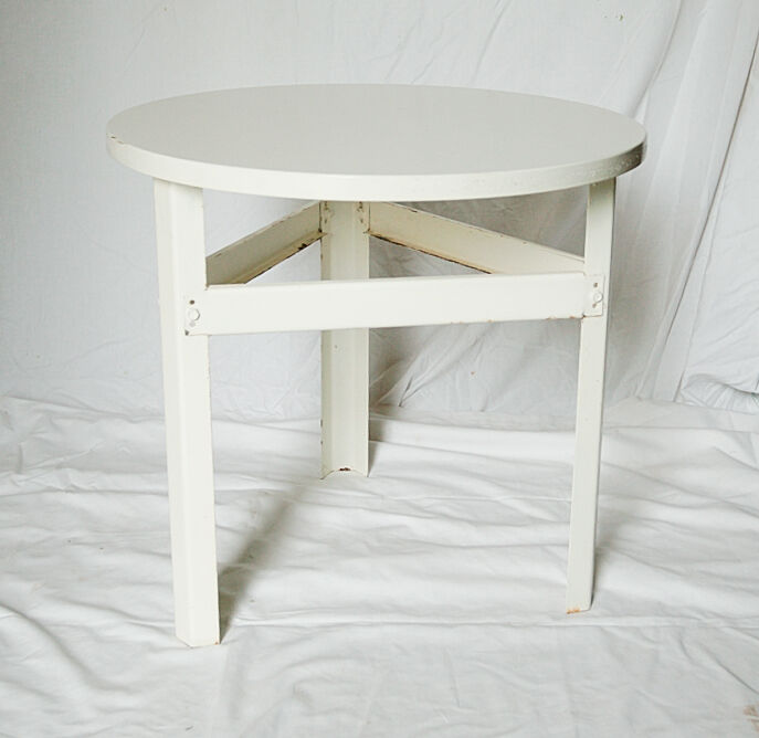 Table basse industrielle en tôle et en bois multiplis peints