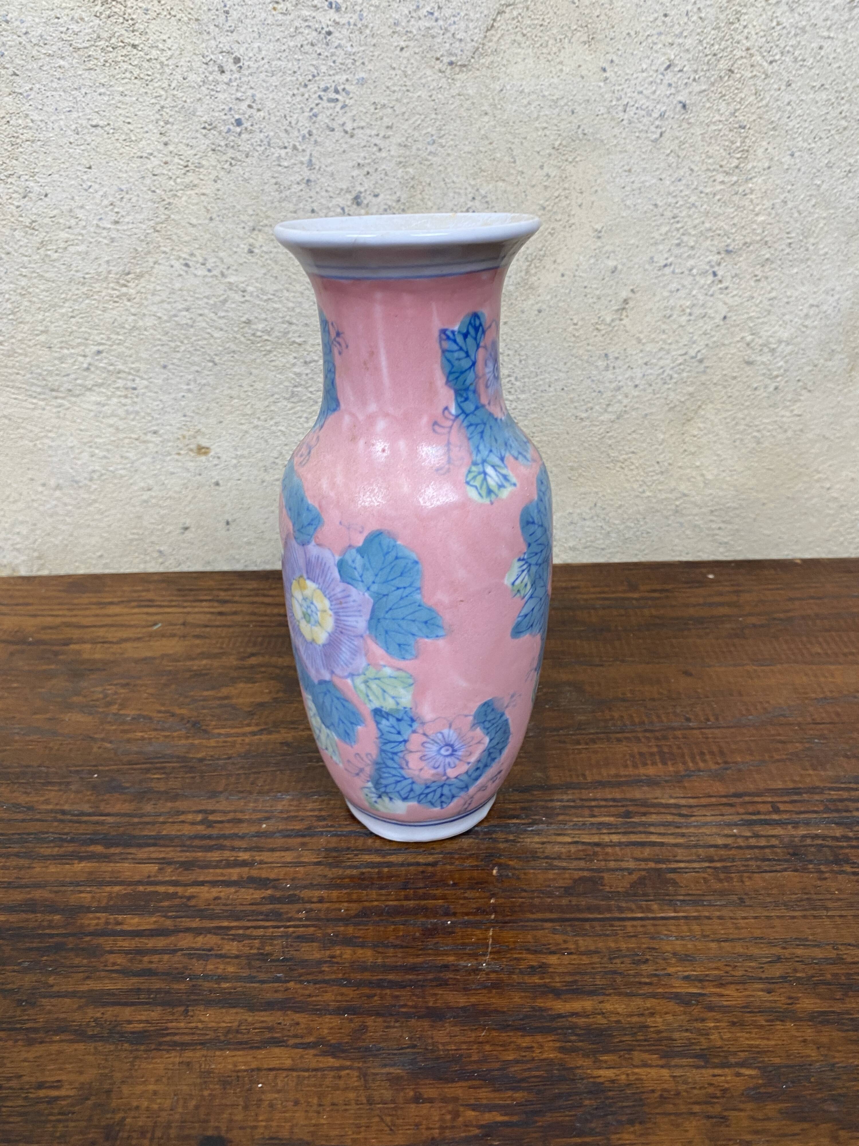 Small Chinese pink ceramic vase 20th century
