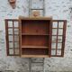 Petite armoire vitrée parisienne
