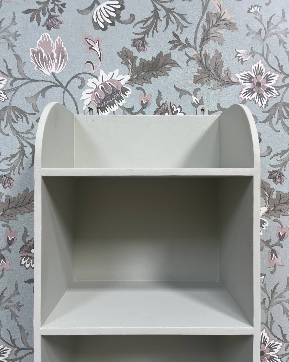 70s vertical shelf to hang