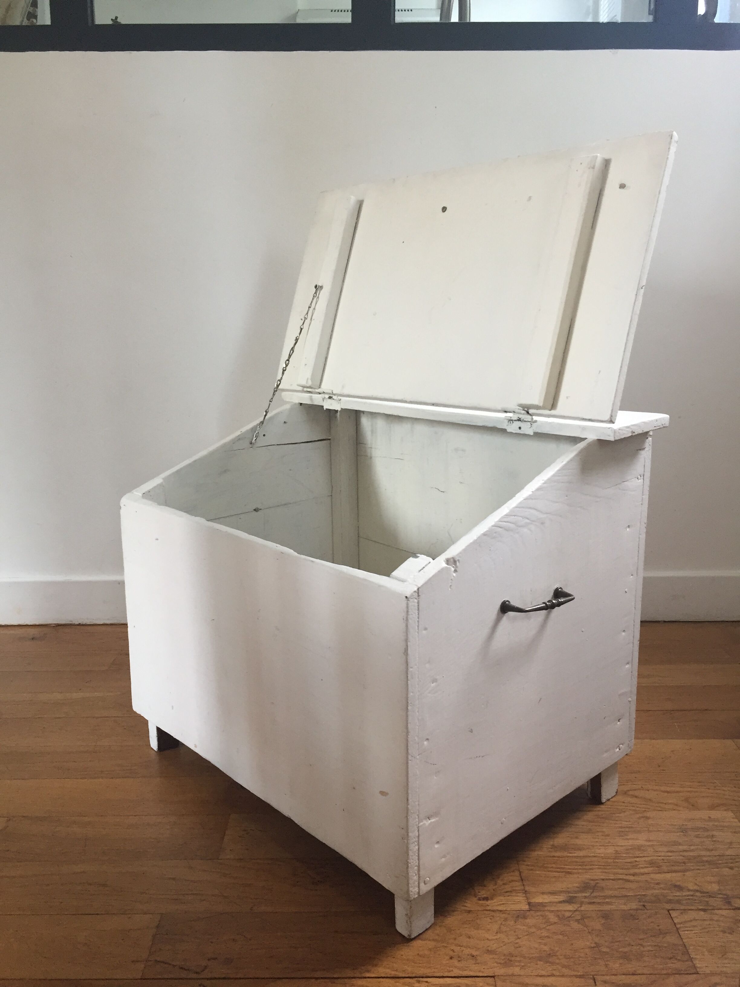 Former asymmetrical chest