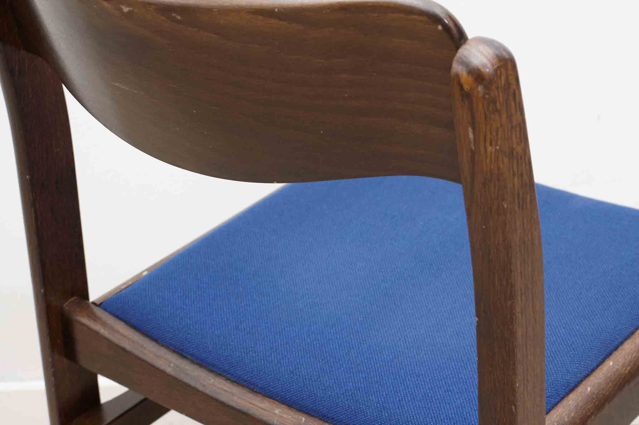 All-wood chair in royal blue and ebony