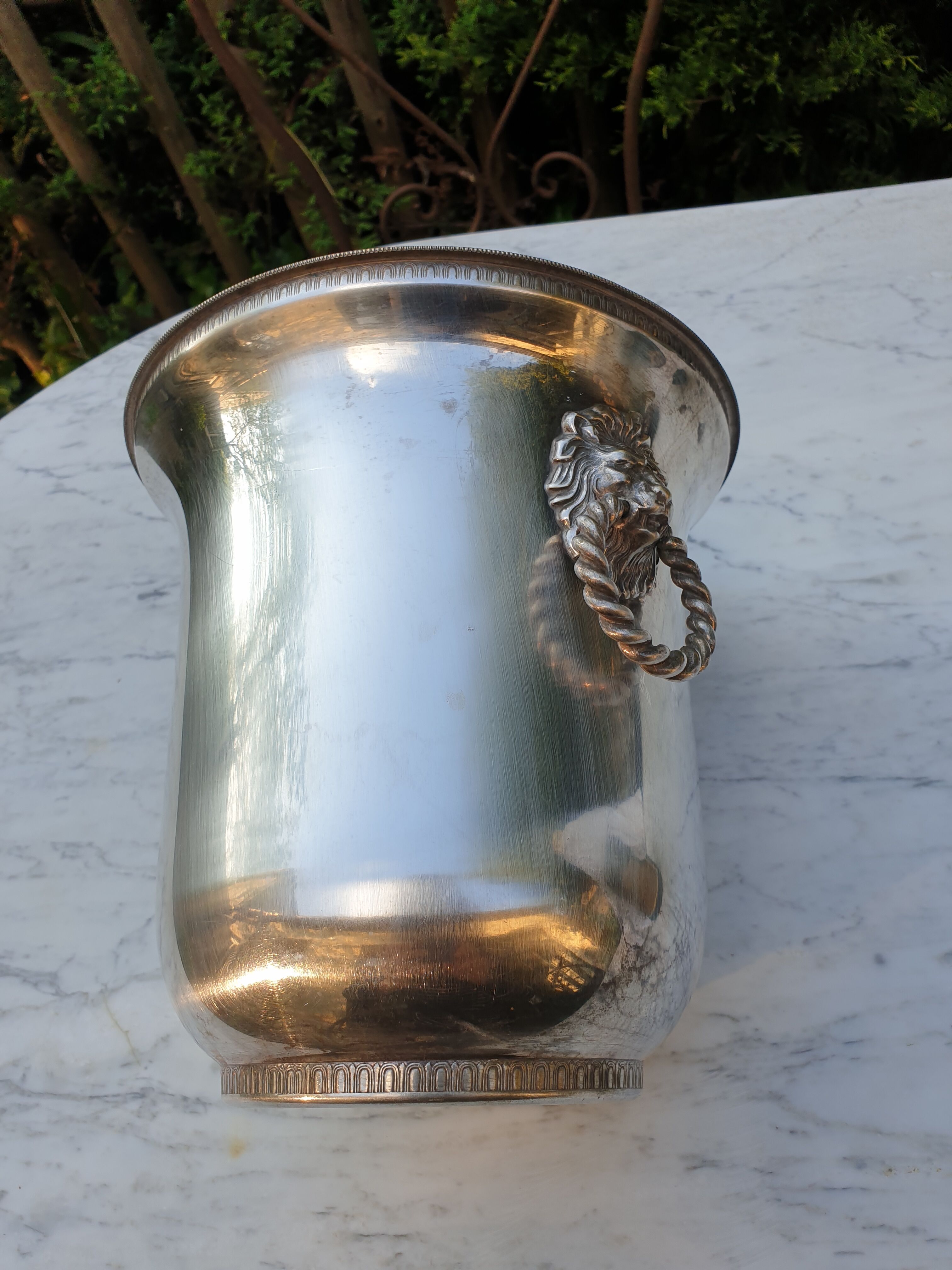 Champagne bucket decoration lion's head in silver metal