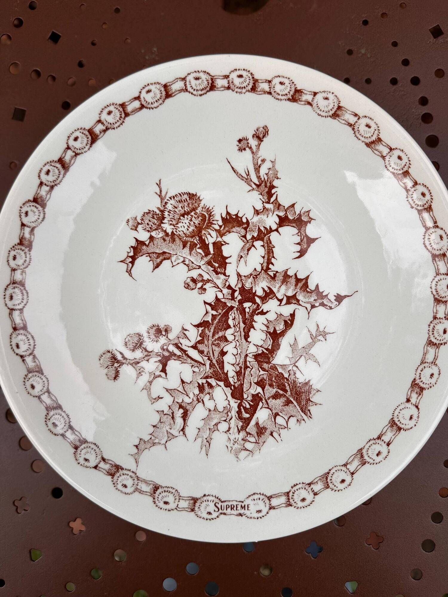 Gien earthenware plates with thistle decoration, set of 6.