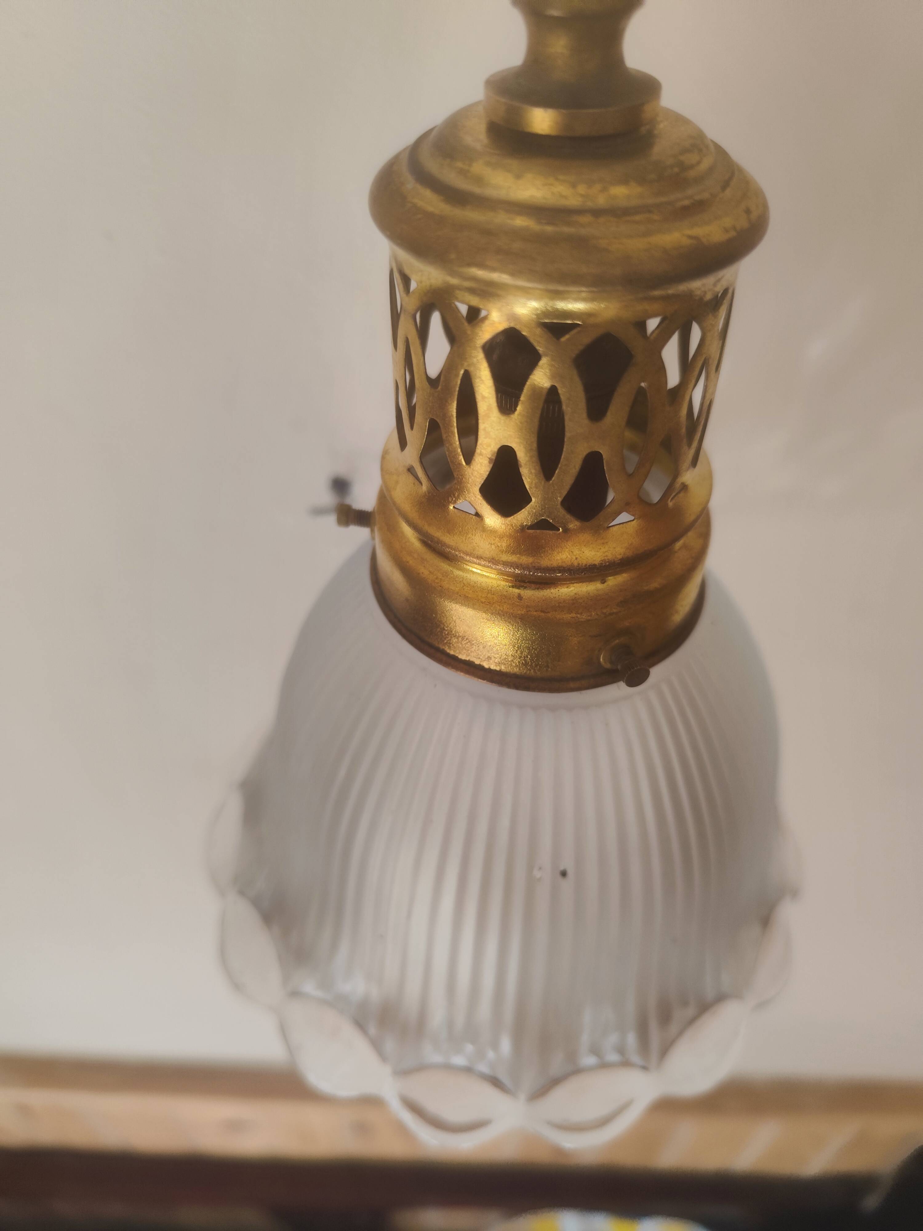 Suspension  de style art nouveau 1900 en laiton - tulipe en verre dépoli