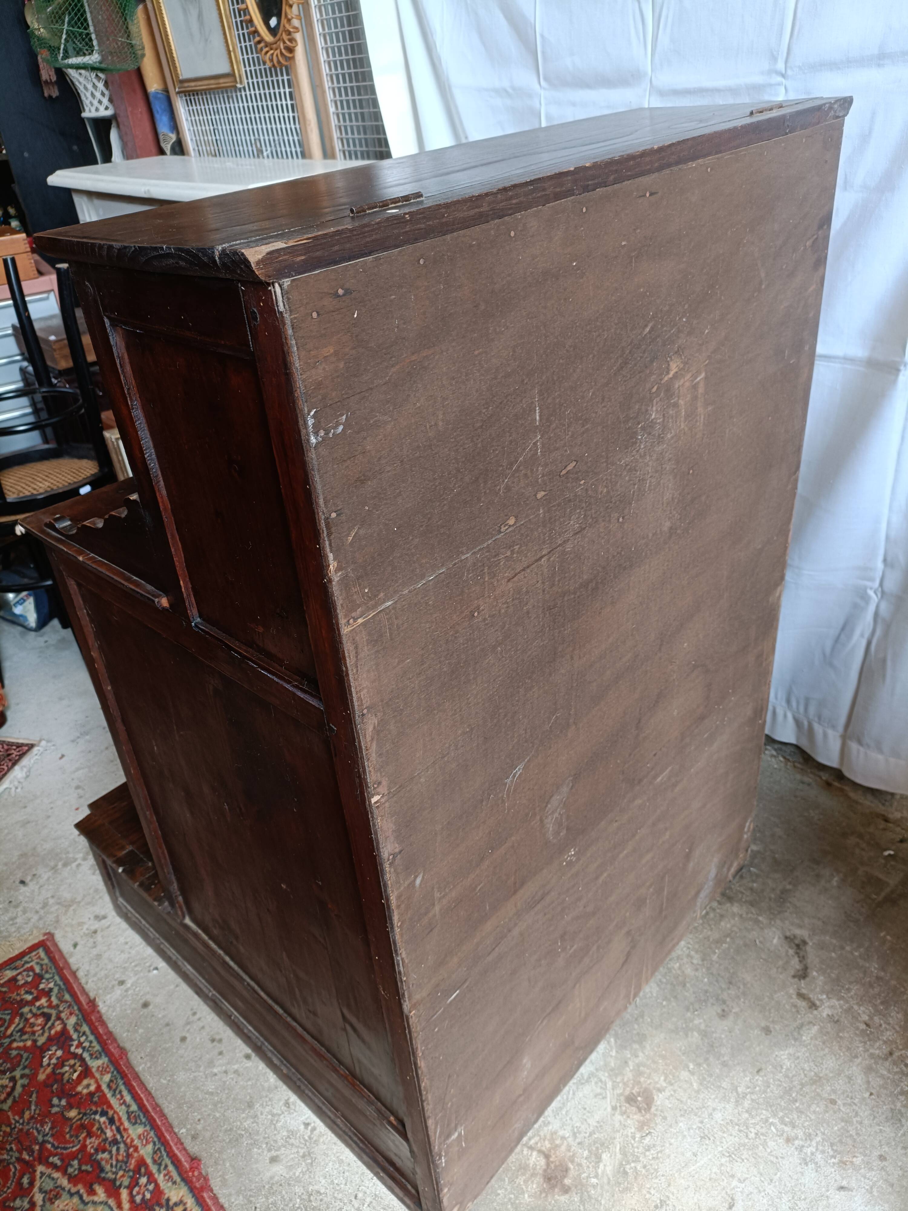 Mass furniture, pray to God