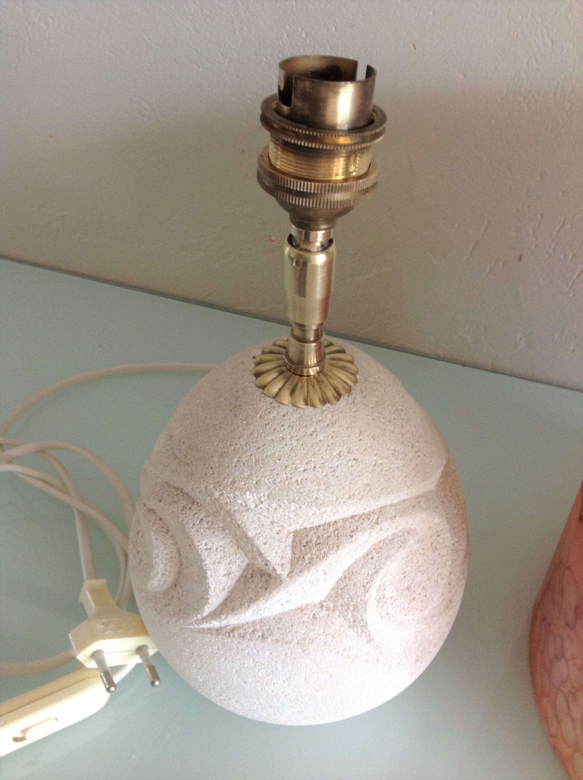 Ovoid lamp in carved stone and printed lampshade / vintage 60-70s
