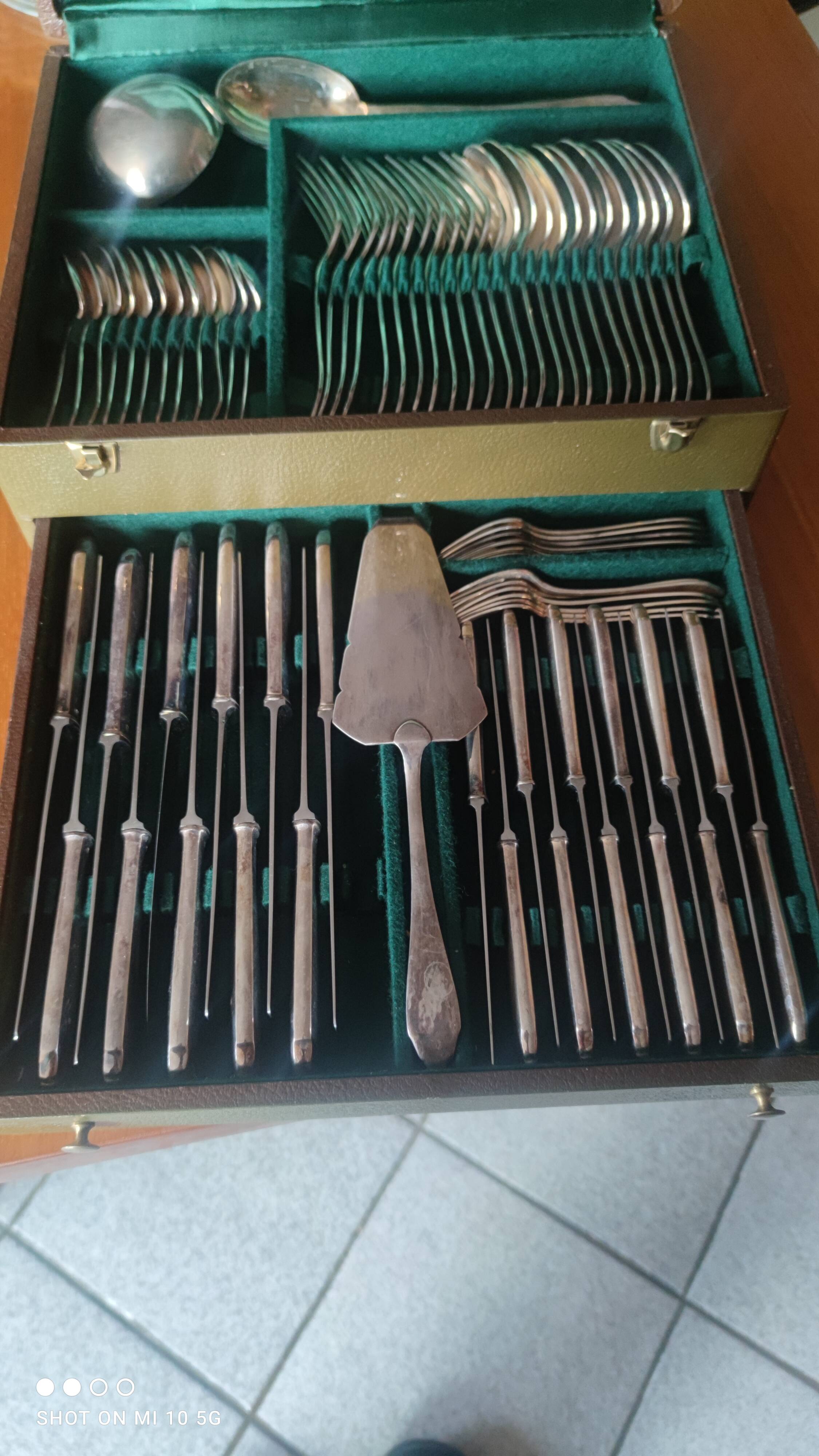 Silver-plated flatware set with its original silver-plated metal box, Maison St Médard silversmiths, circa 1950