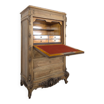 Baroque secretary in Louis XV style made of walnut.