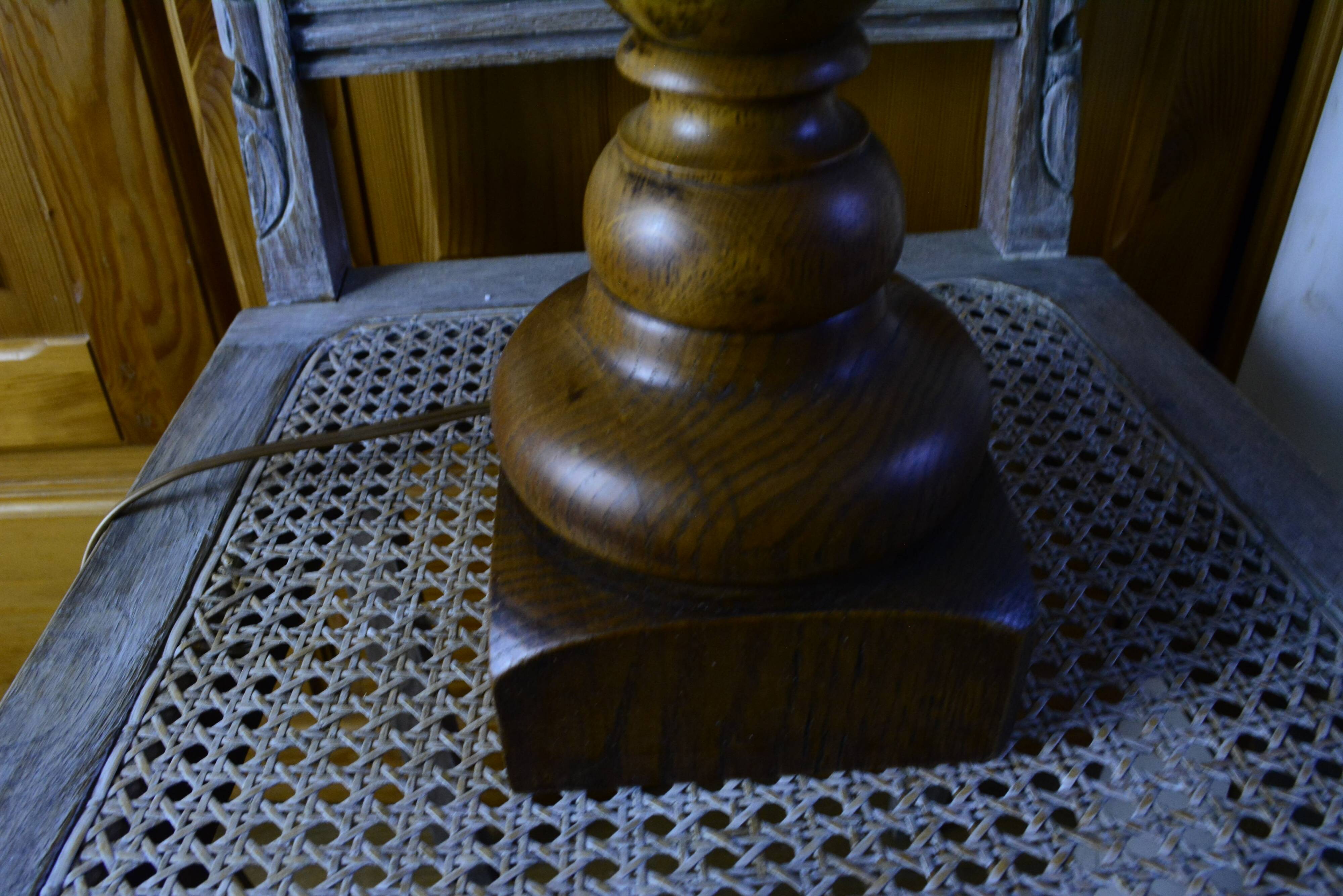 Pied de lampe en bois massif