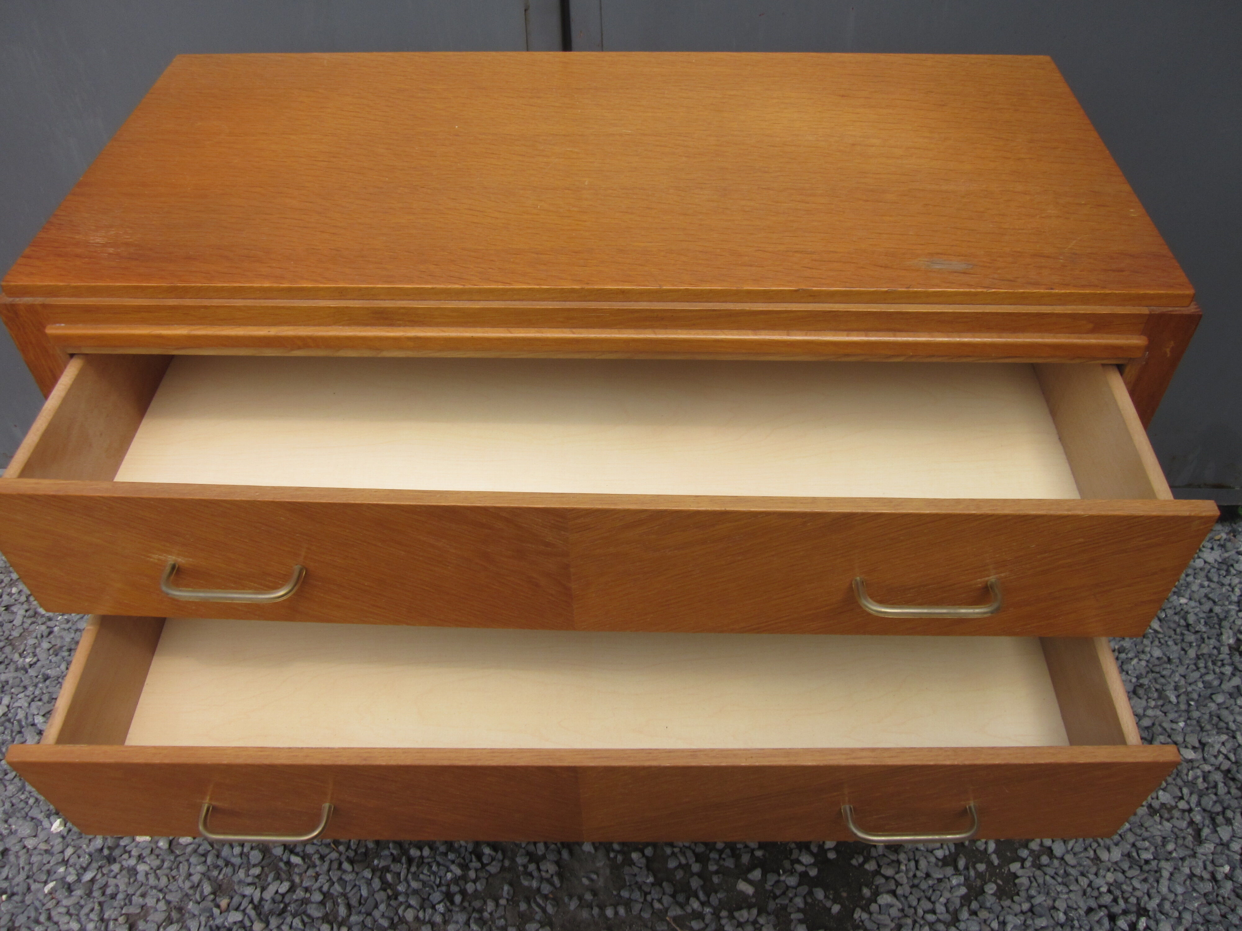Commode vintage a pieds compas