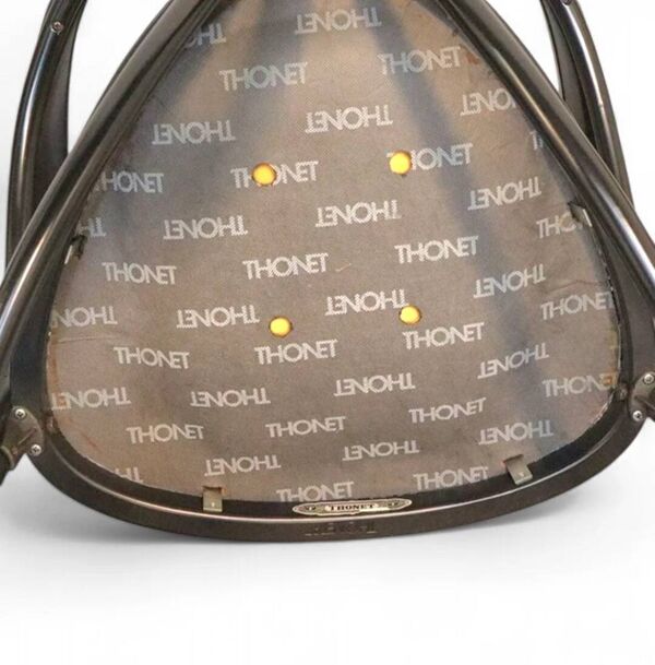 2 chaises triangulaires Thonet de Michael Thonet