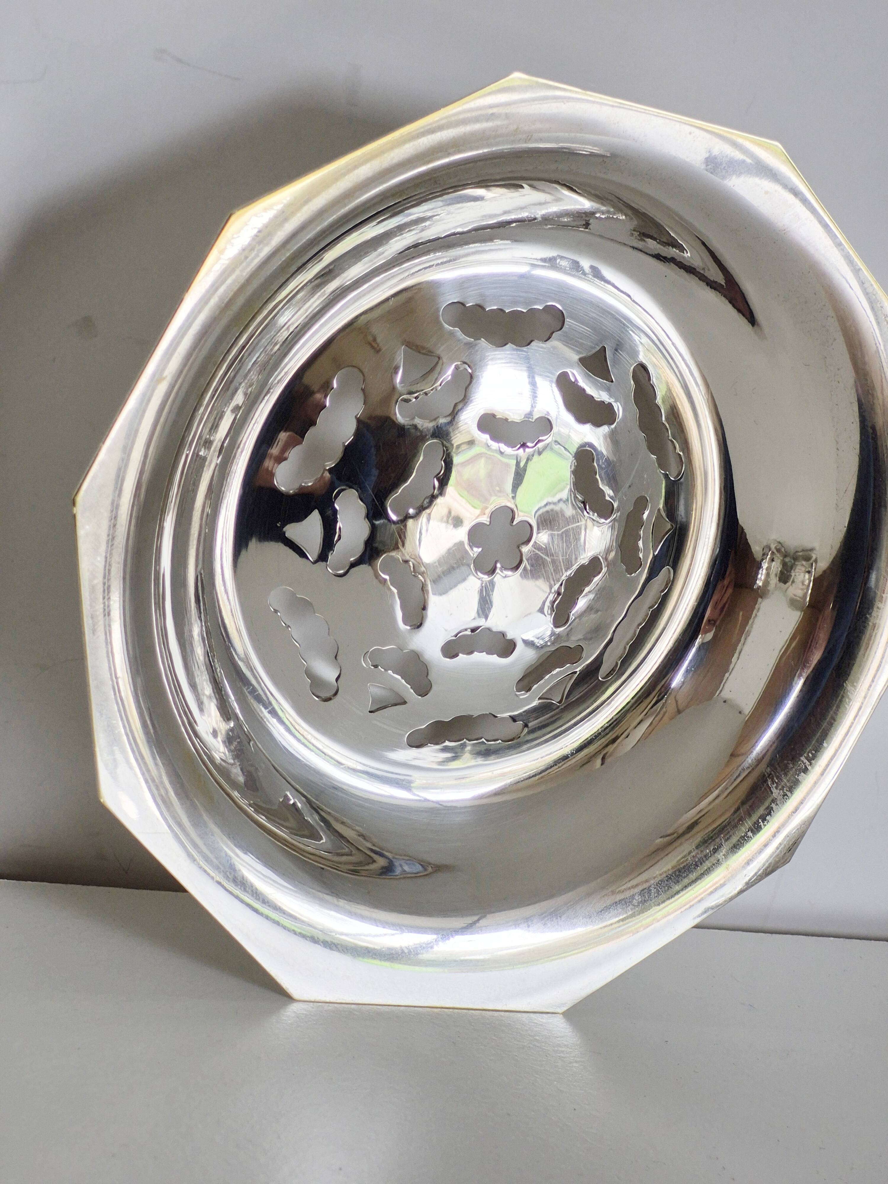 Antique butter dish in the Coquillor style, made of silver-plated metal.