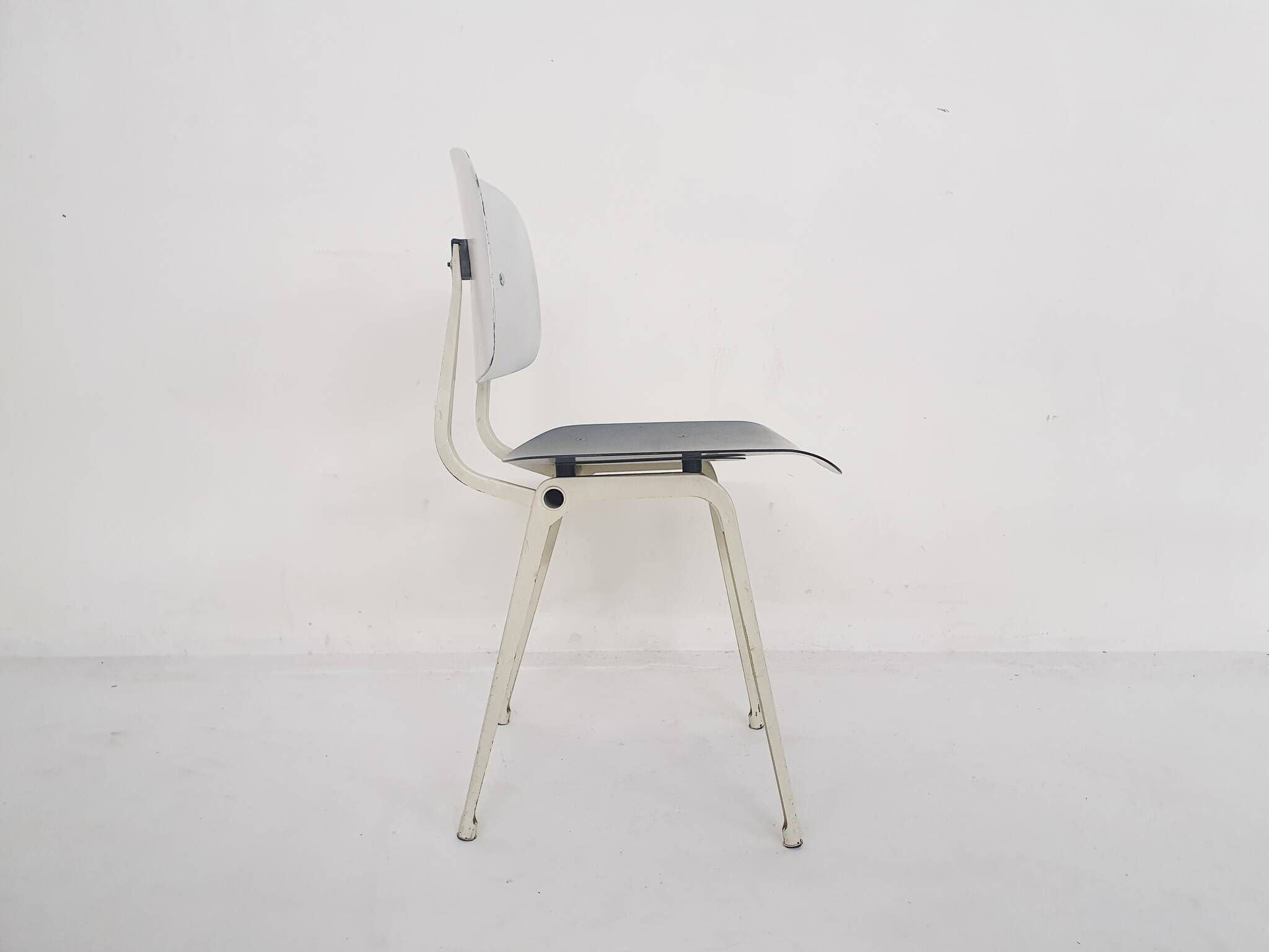Friso Kramer for Ahrend de Cirkel "revolt" dining chair, The Netherlands 1950's