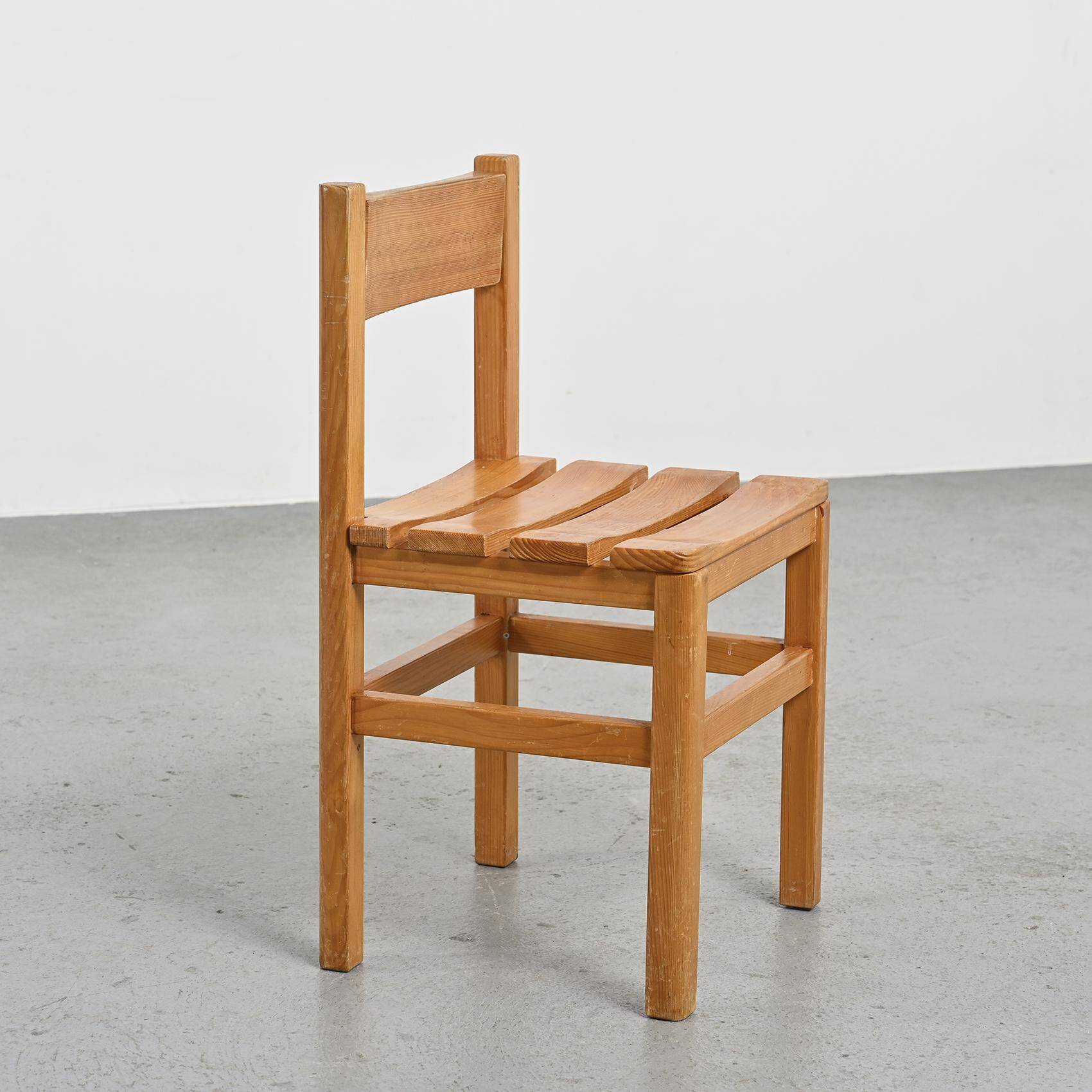 Set of three chairs and two stools Maison Regain, circa 1970