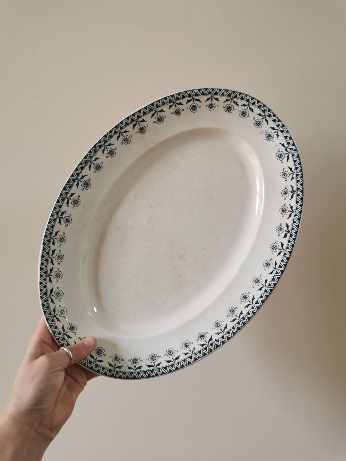 Oval dish Digoin, Henry