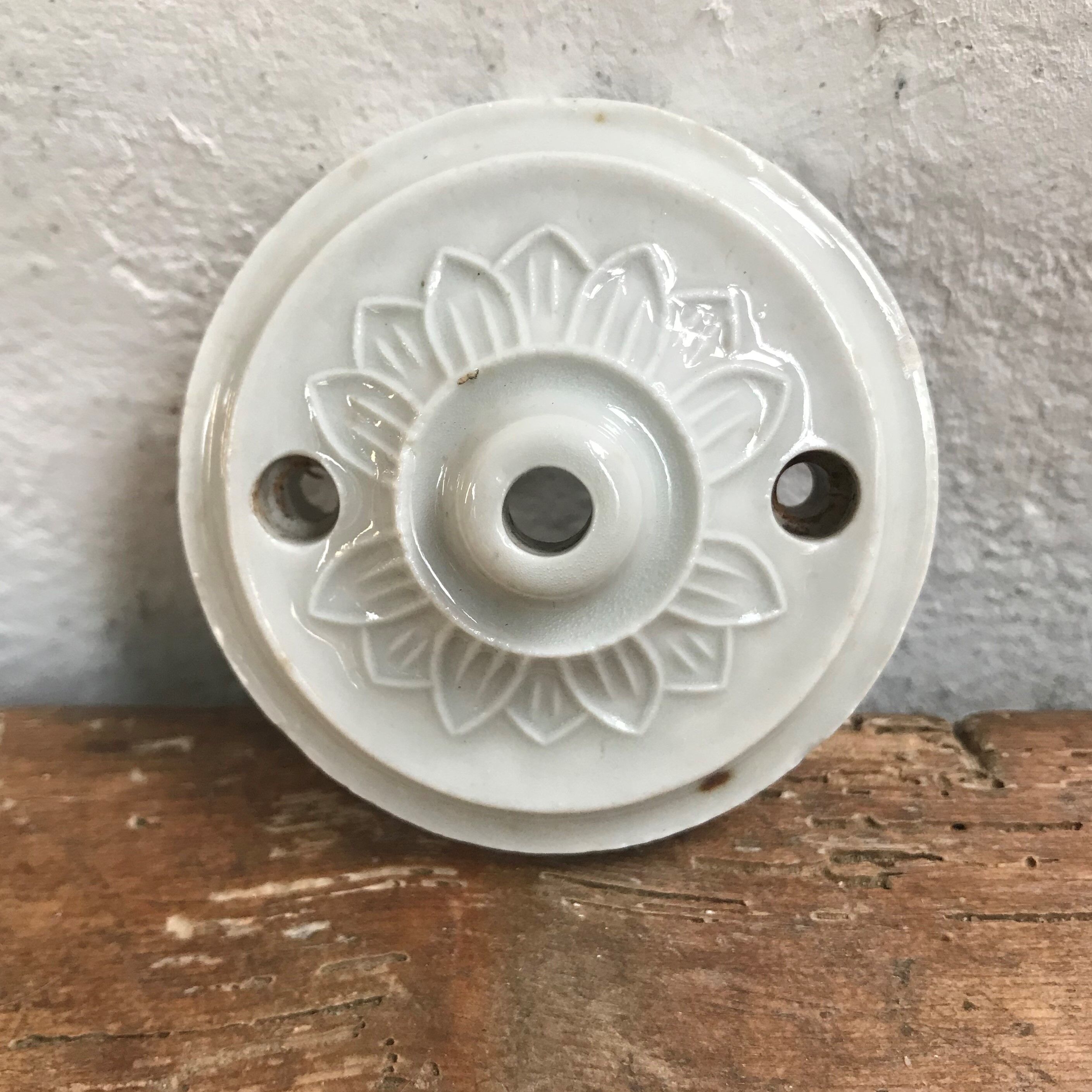 White pleated opaline hanging lamp