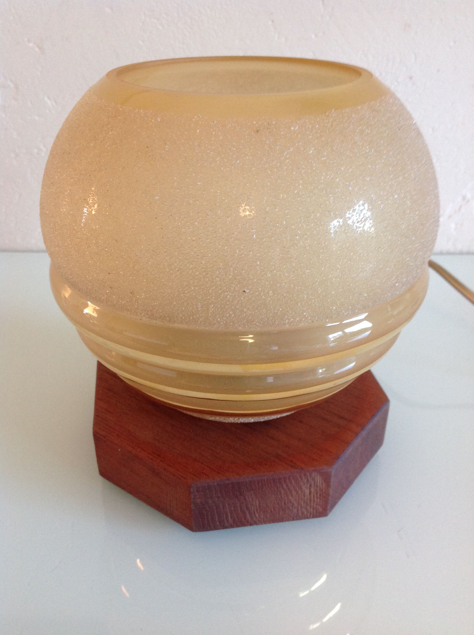 Bedside lamp globe in beige granite glass art deco style