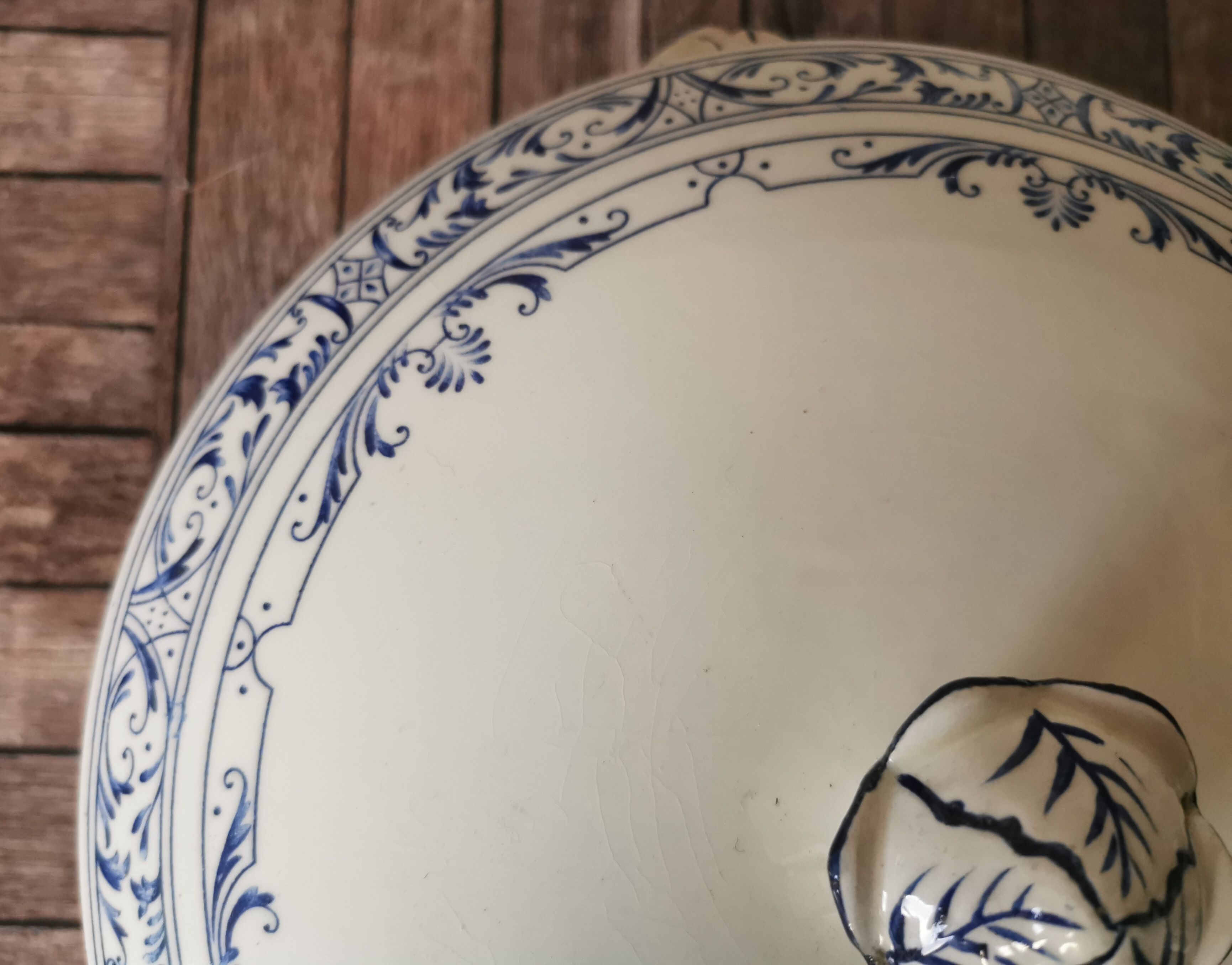 Souptureen heads of Lions Colbert Creil and Montereau