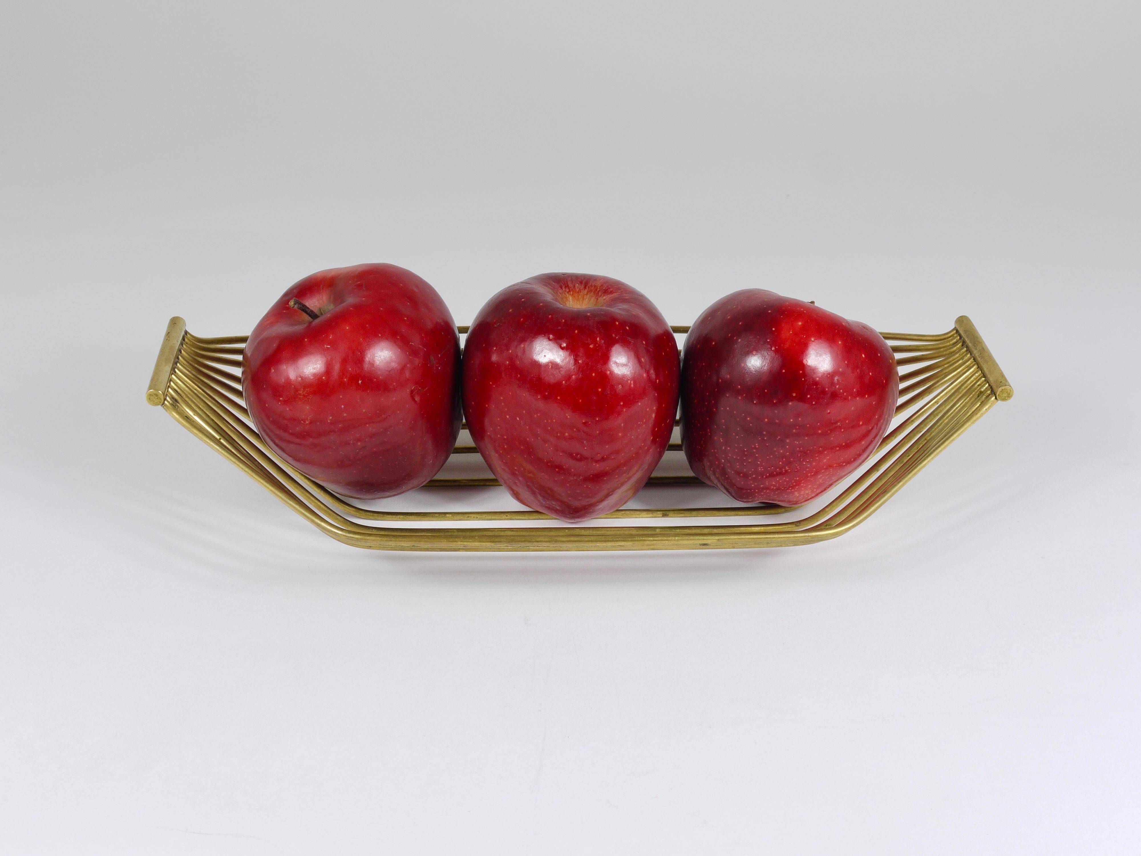 Grand panier à fruits en fil de laiton autrichien milieu du siècle, style Carl Aubock, 1950