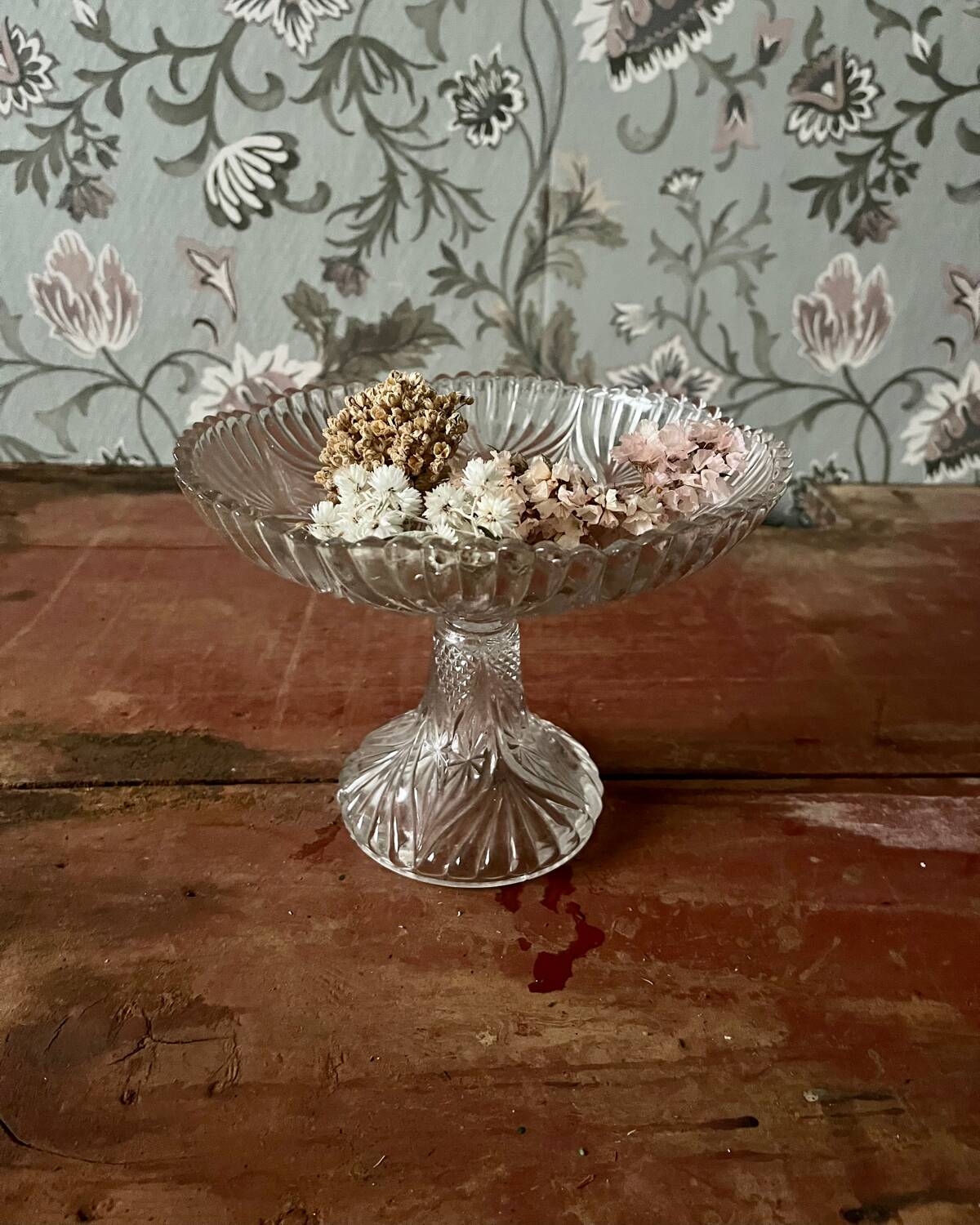 Chiseled glass fruit bowl