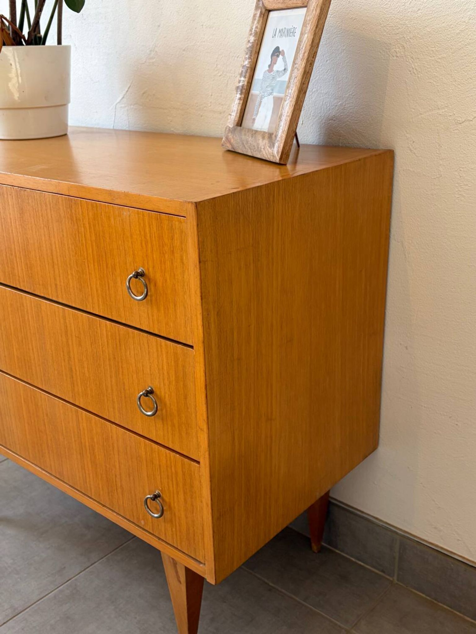 Lovely vintage chest of drawers from the 1960s.