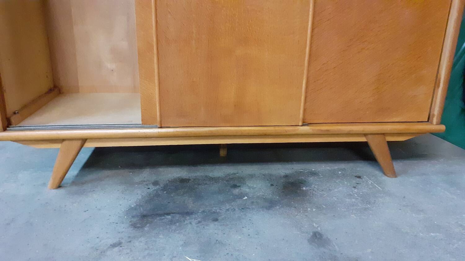 Compass feet cabinet