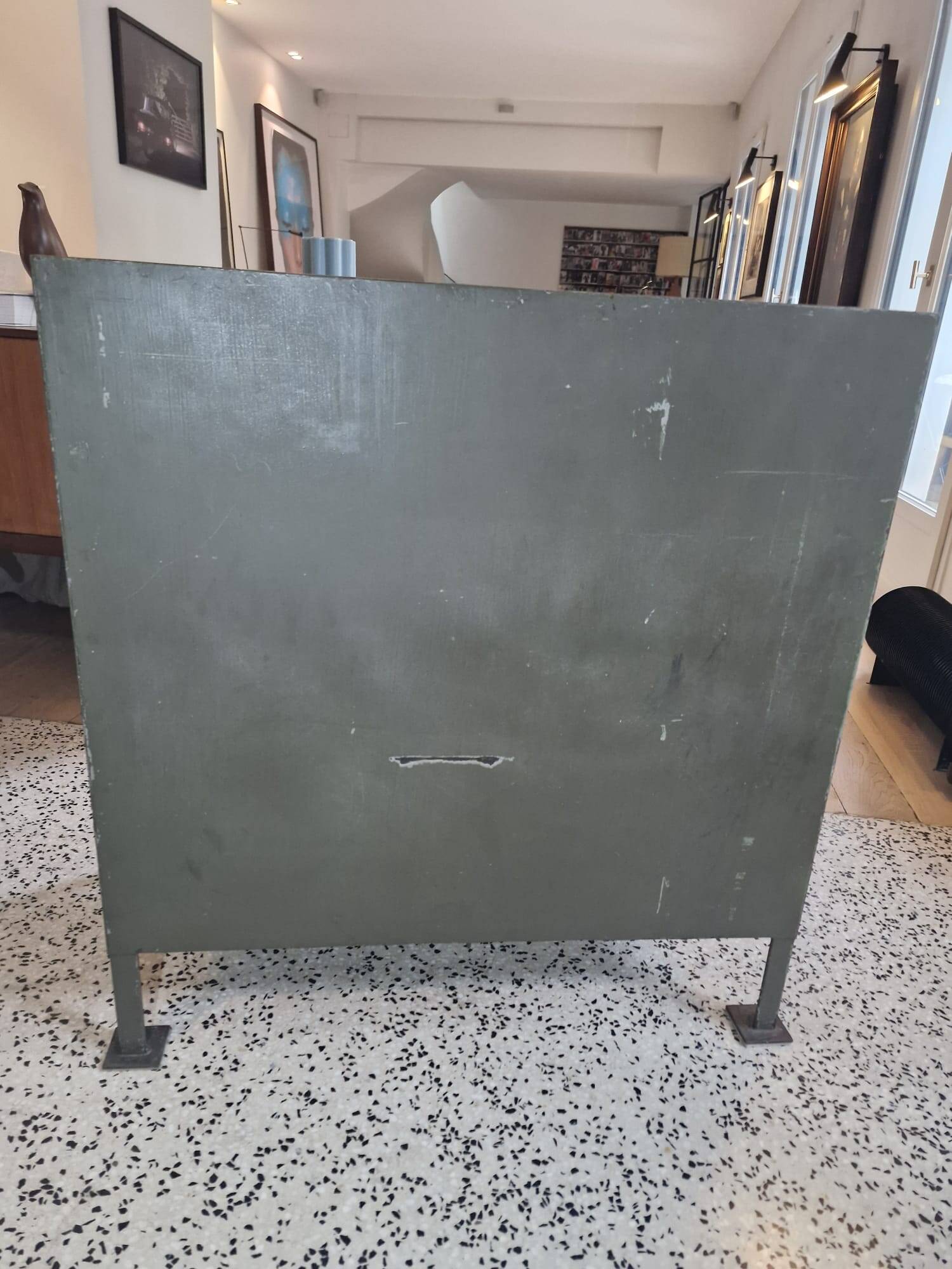 Buffet industriel acier vintage années 60/70 – meuble d’atelier authentique