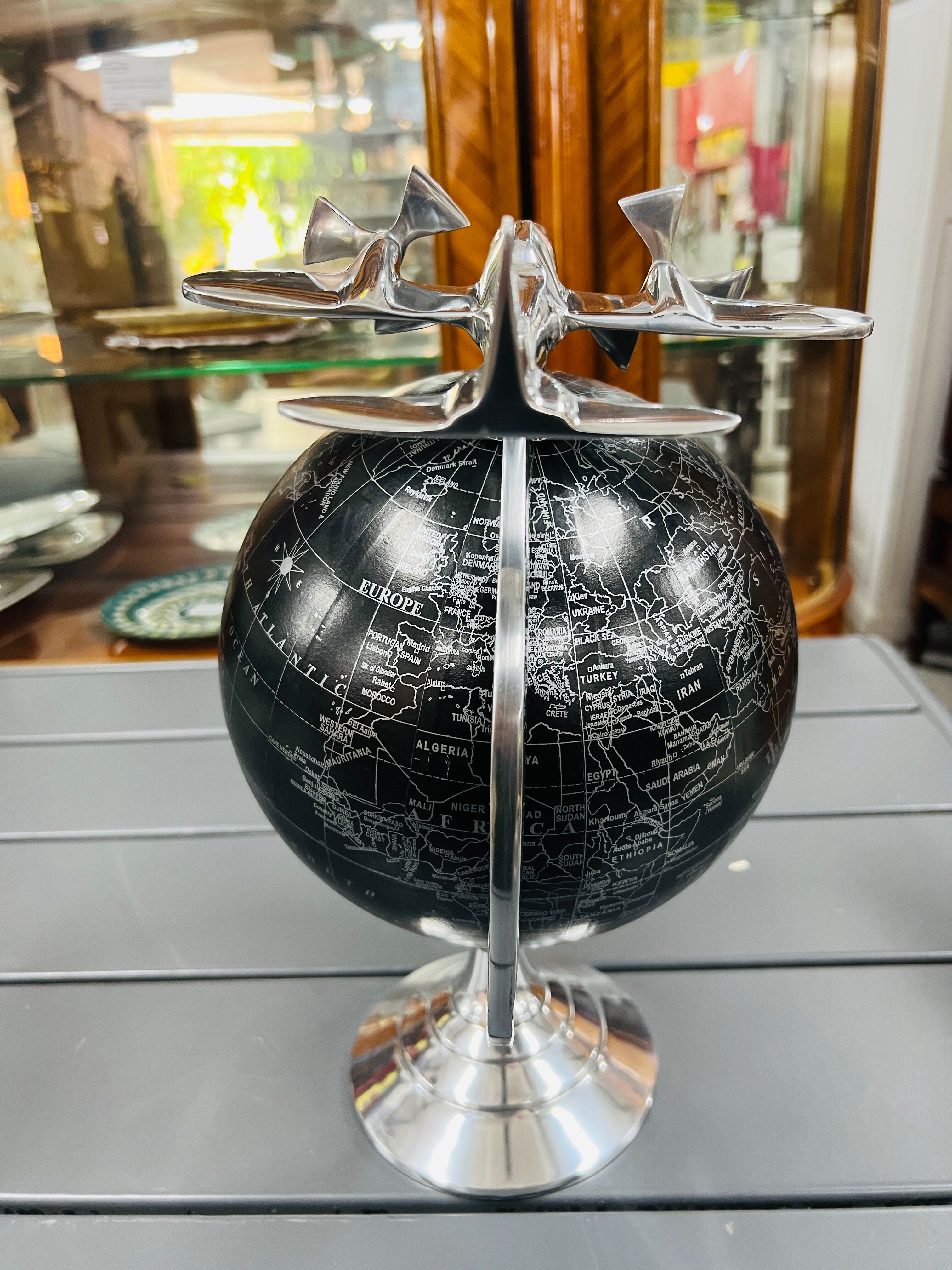 Aluminum globe to be laid with an aircraft axle