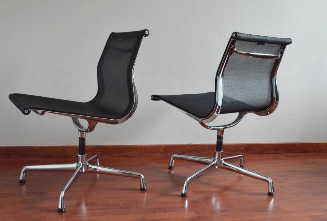 Charles & Ray Eames - Pair of EA106 chairs - VITRA