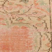 Tapis vintage rouge pâle